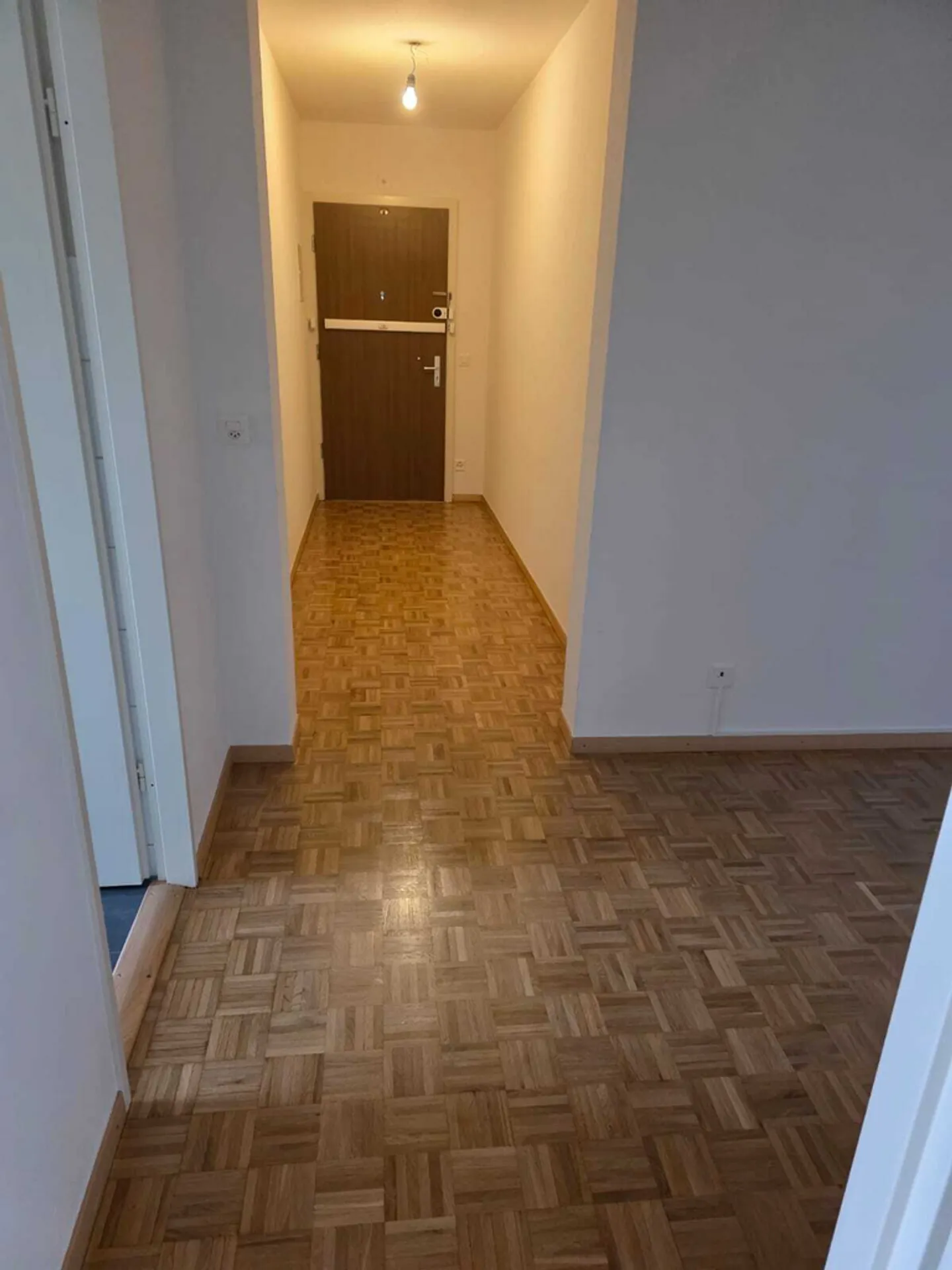 Carouge - 6 Chambres au 3ème Étage - Photo 2 sur 8