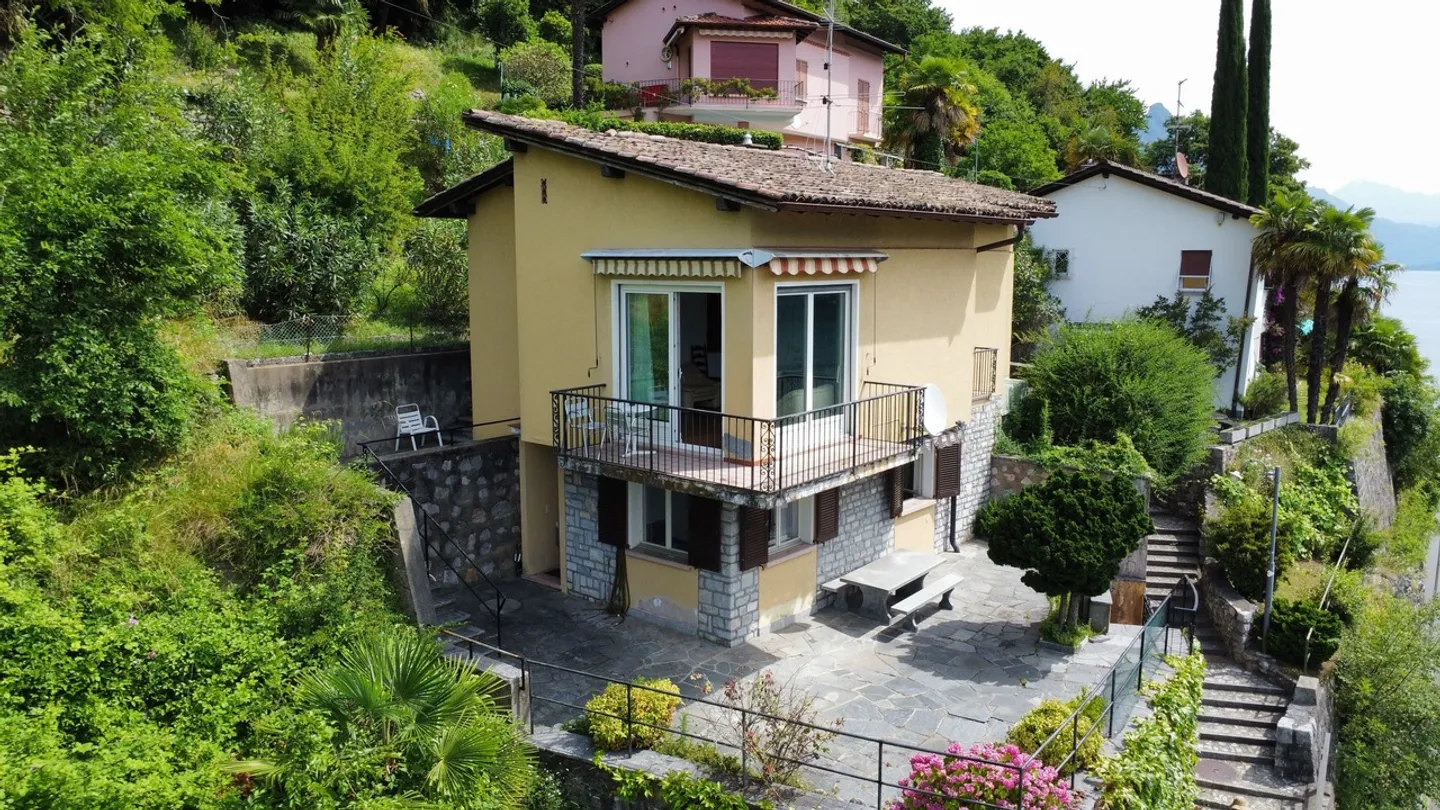 SINGLE-FAMILY HOUSE WITH MAGNIFICENT VIEW - Photo 1 of 10