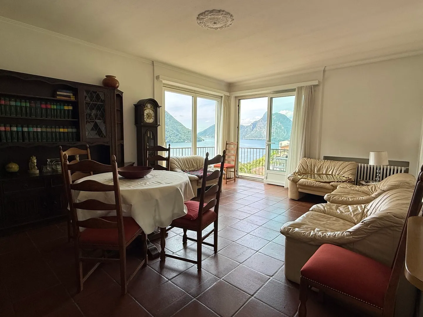 SINGLE-FAMILY HOUSE WITH MAGNIFICENT VIEW - Photo 3 of 10