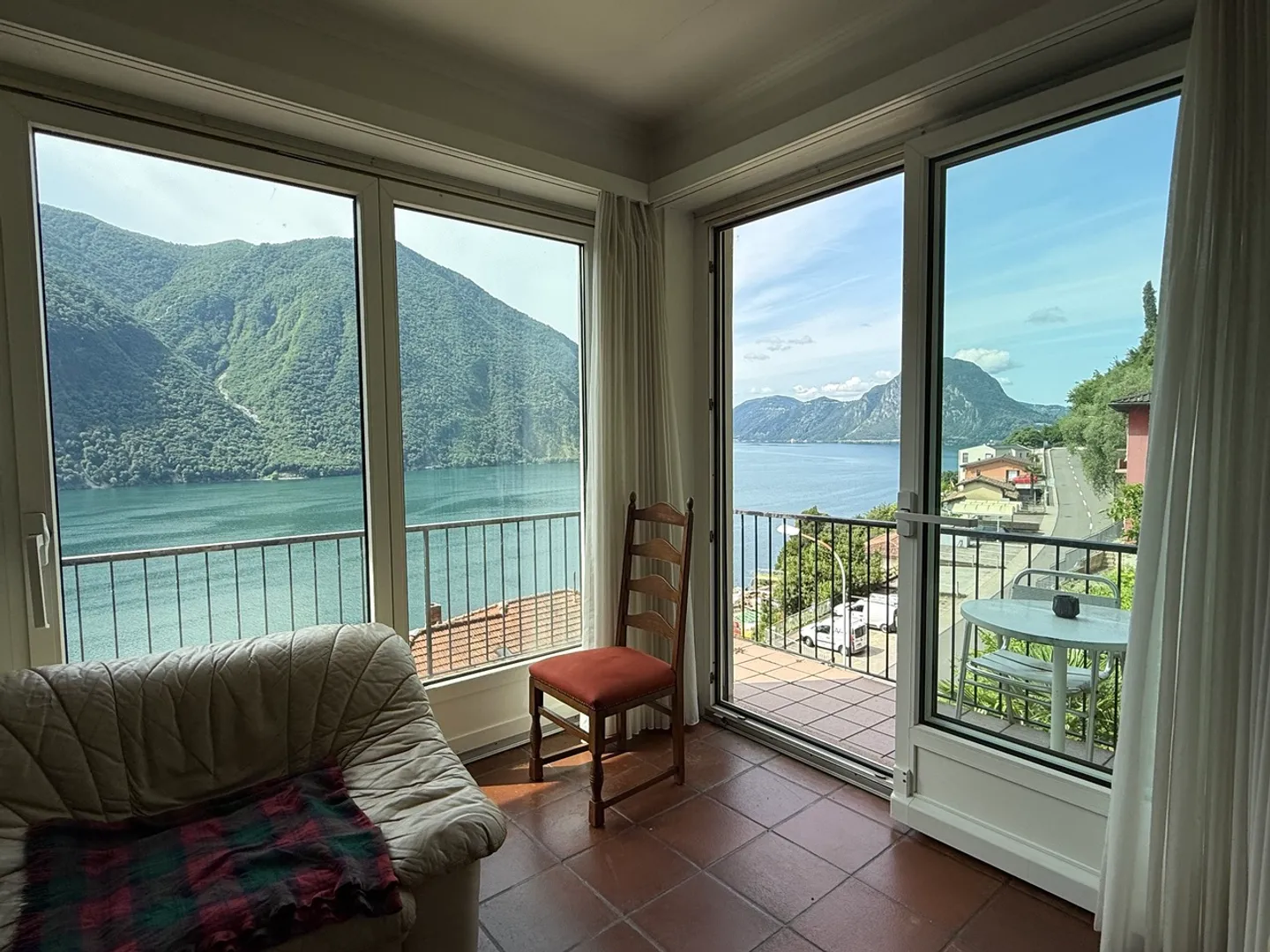 SINGLE-FAMILY HOUSE WITH MAGNIFICENT VIEW - Photo 4 of 10