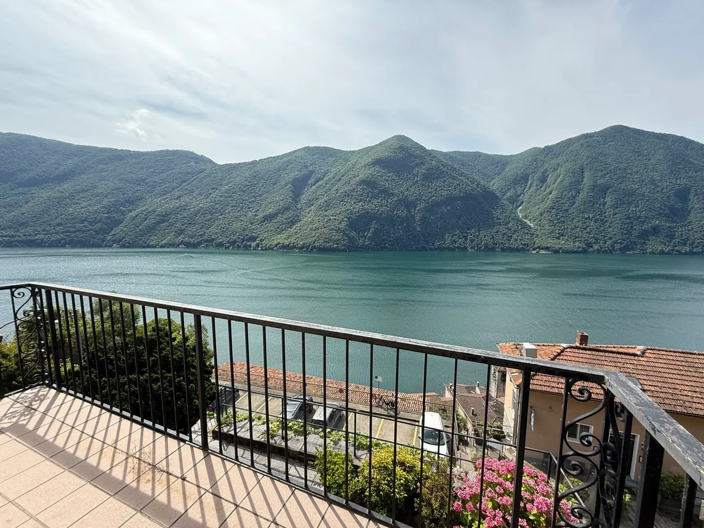 SINGLE-FAMILY HOUSE WITH MAGNIFICENT VIEW - Photo 6 of 10