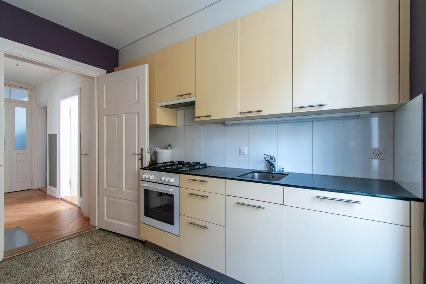 Attractive 5-room apartment with a lot of charm - Photo 3 of 13