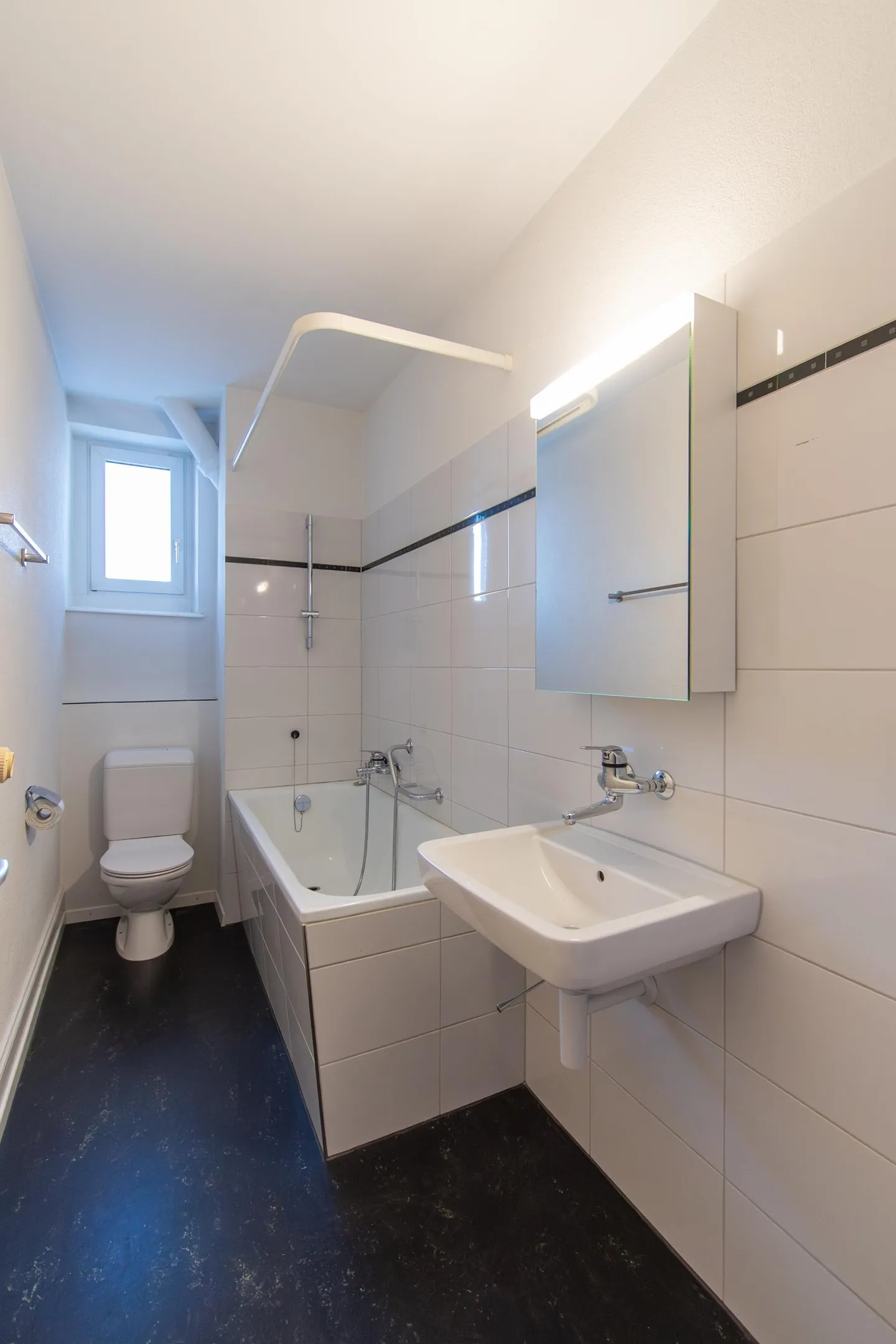 Attractive 5-room apartment with a lot of charm - Photo 8 of 13