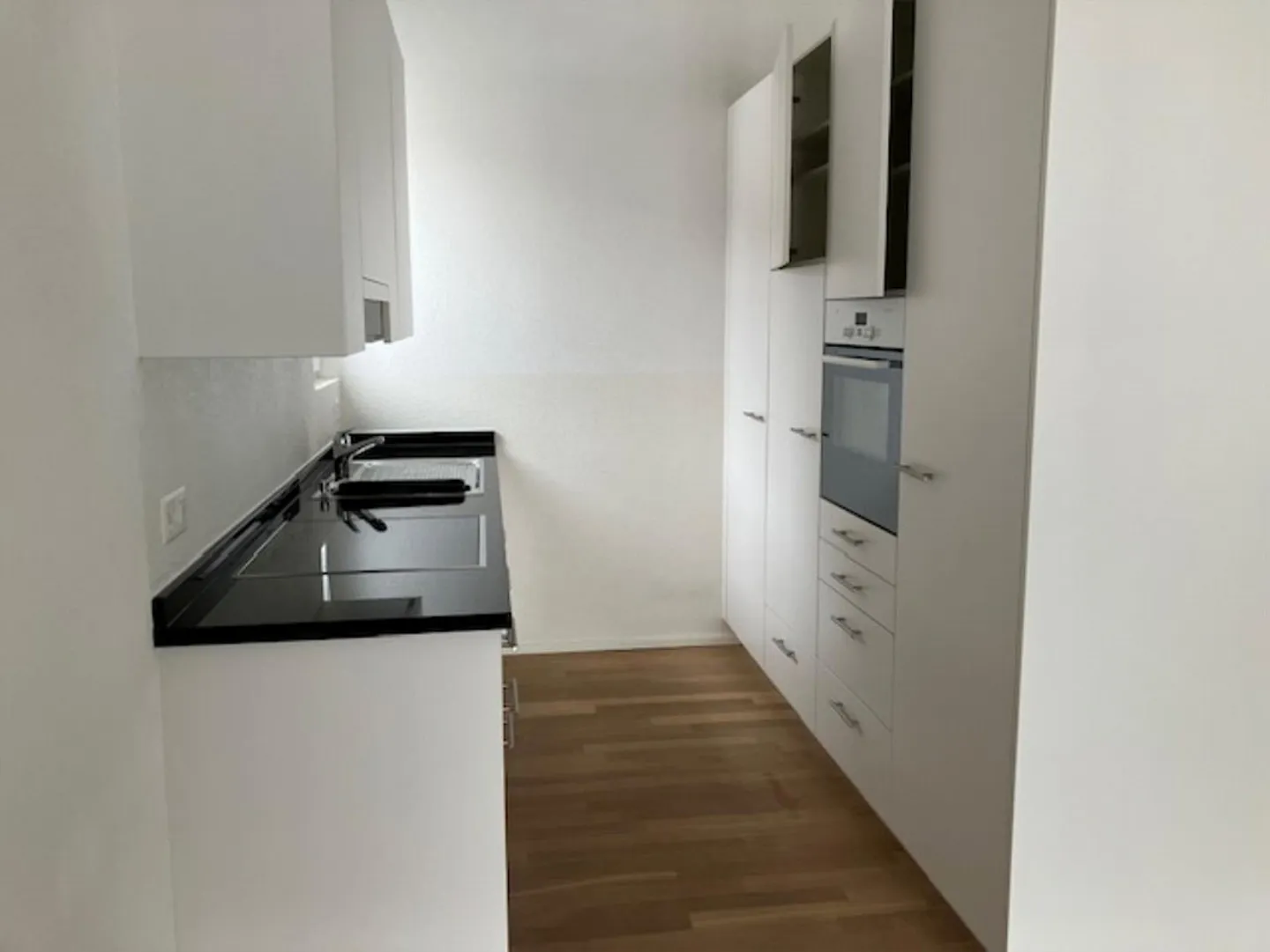 Appartamento moderno e bello di 4,5 stanze in una posizione soleggiata e centrale - Foto 2 di 10