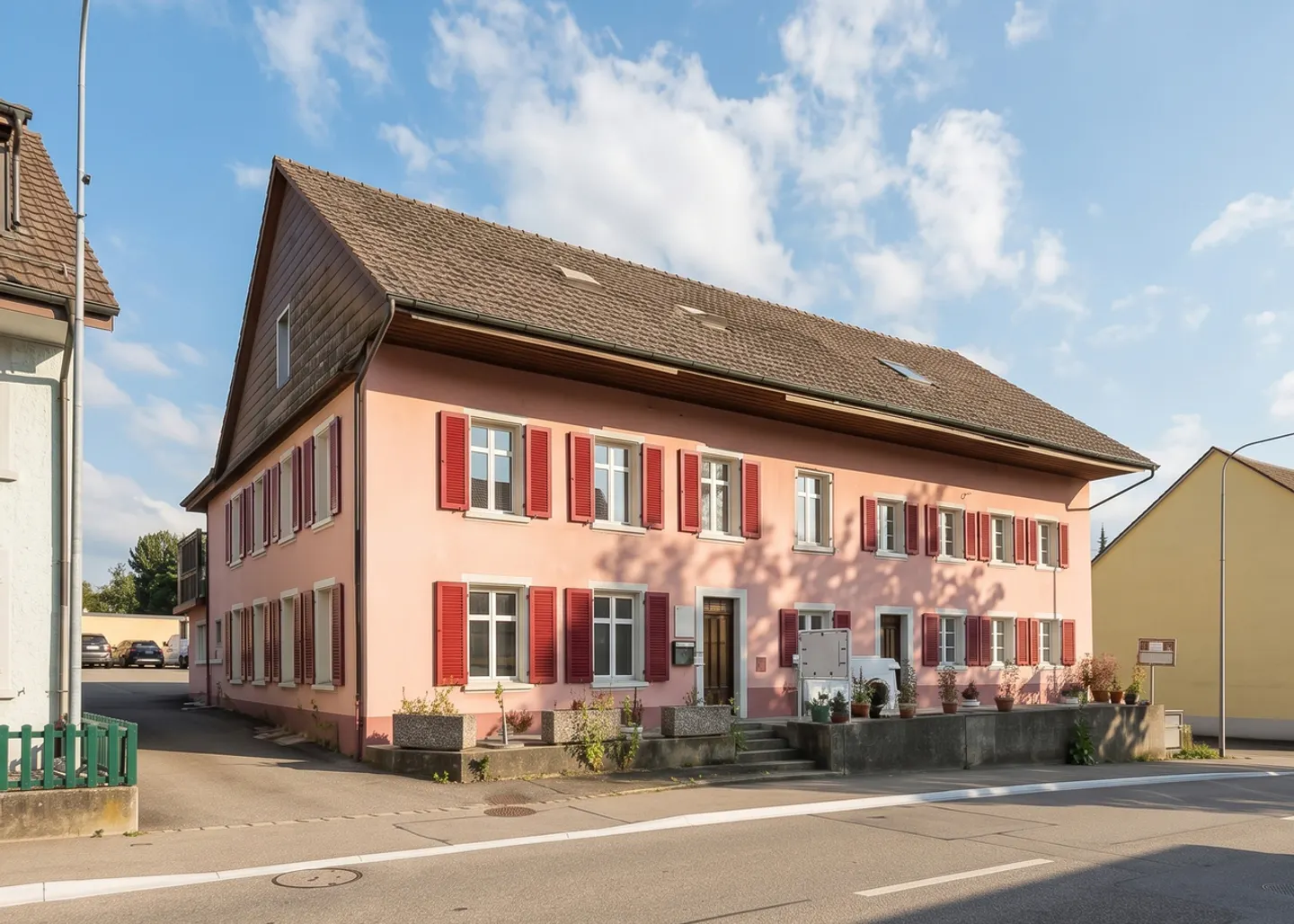 Renoviertes Mehrfamilienhaus - Foto 1 von 10