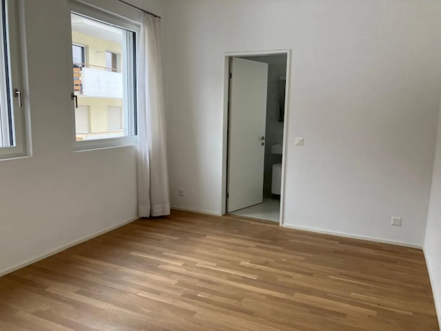 Appartamento moderno e bello di 4,5 stanze in una posizione soleggiata e centrale - Foto 4 di 10