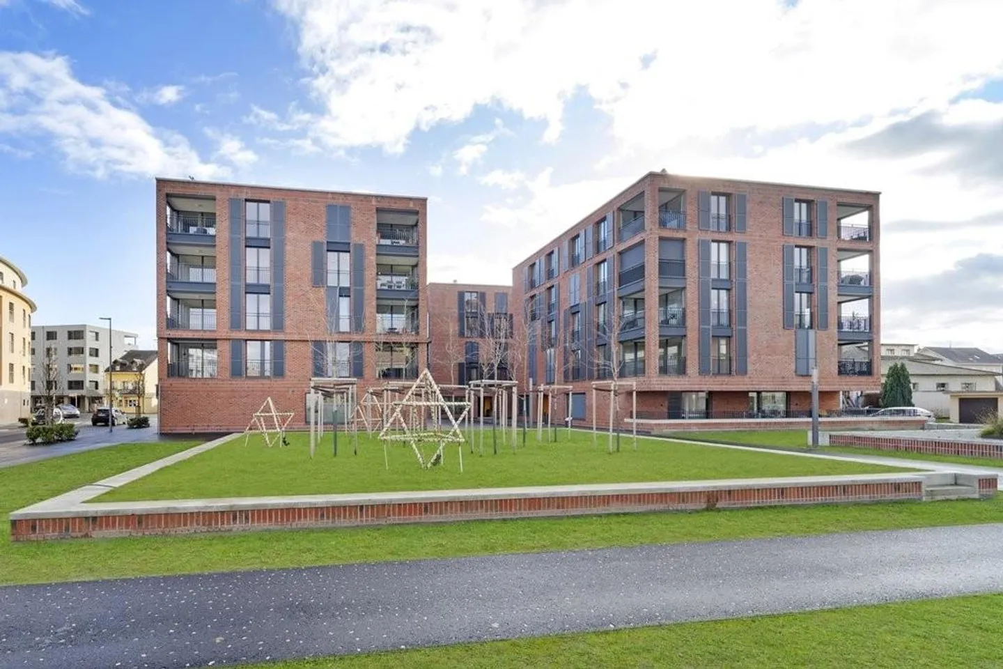 Places de parking Rue de Guillermaux 1-3-5 - Photo 2 sur 2