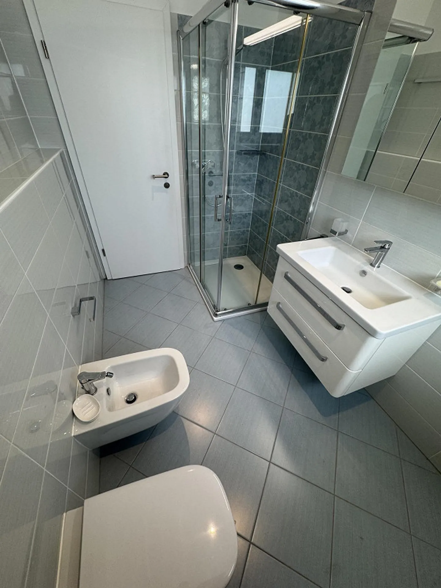 Caslano – Top floor with view and double terraces, a stone's throw from the lake - Photo 5 of 28
