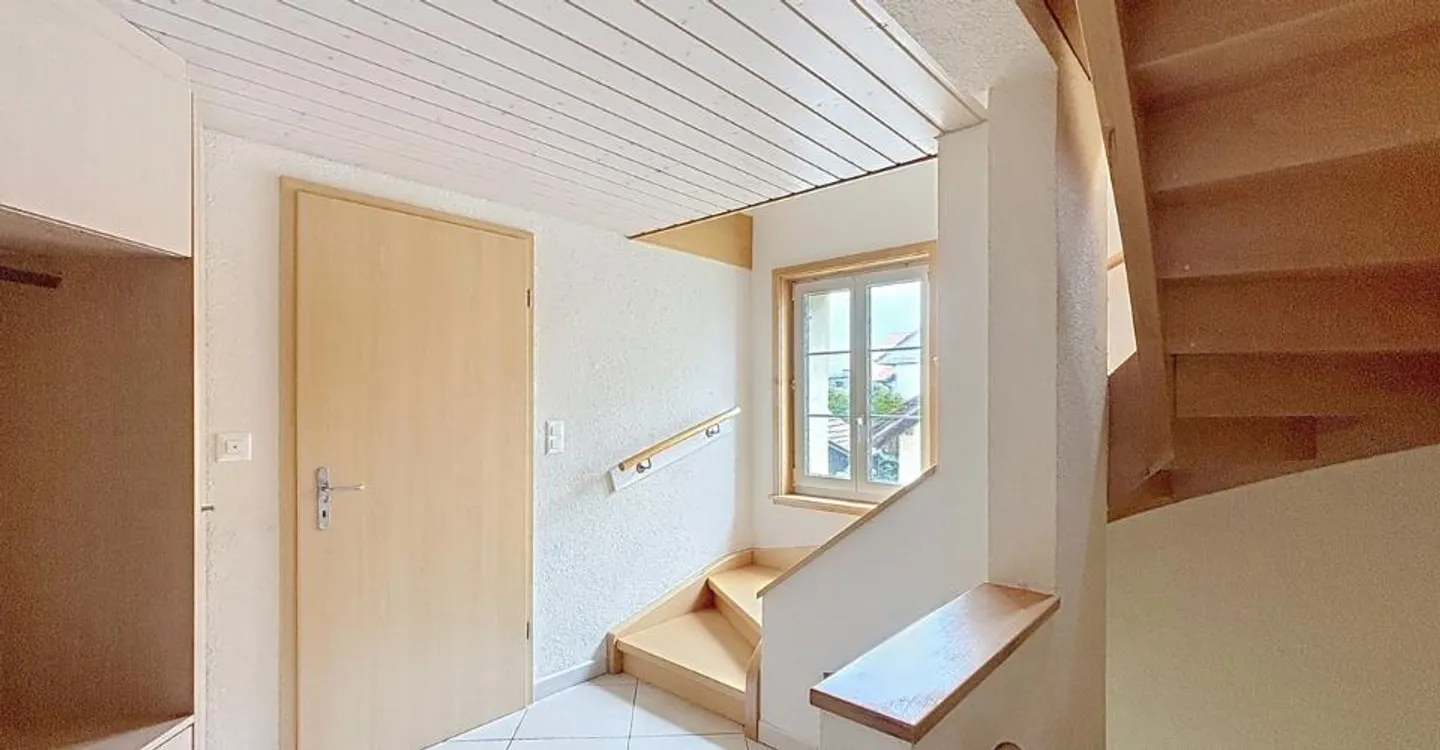 Charming semi-detached house with a lovely building plot - Photo 6 of 11