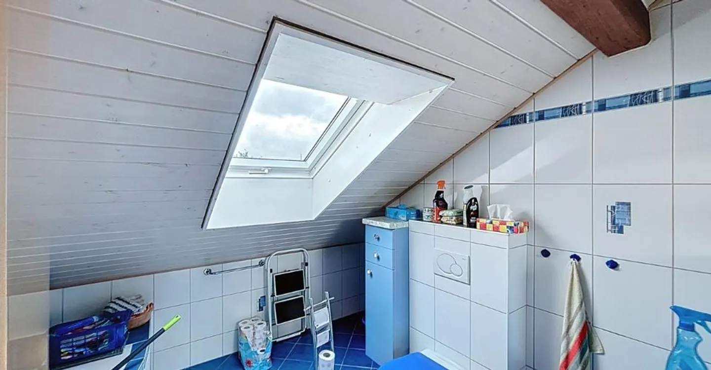 Charming semi-detached house with a lovely building plot - Photo 10 of 11