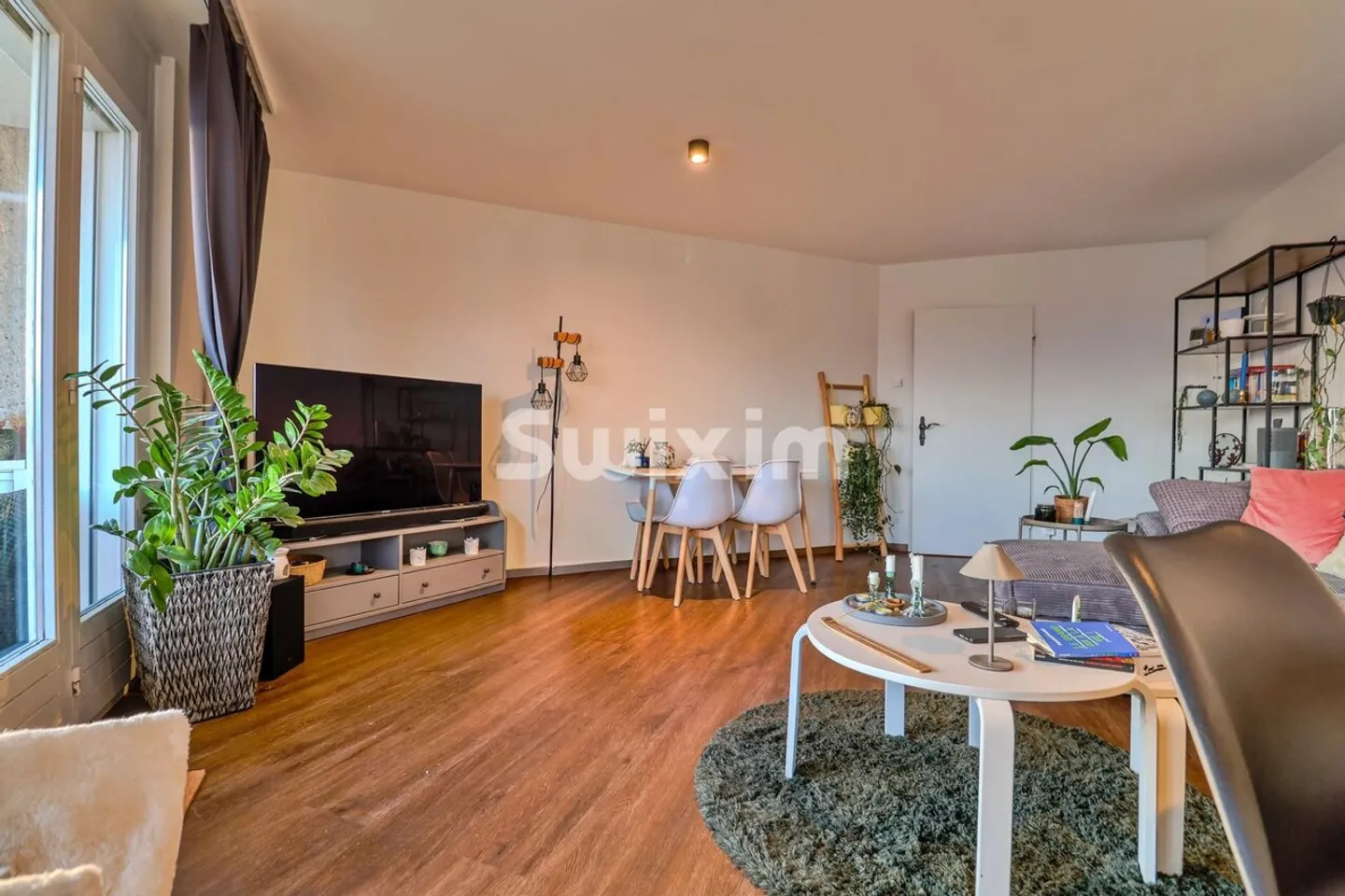 Charming Top-Floor Apartment - Photo 4 of 6