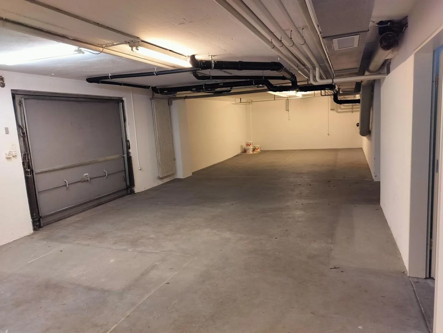 Salle de stockage avec rampe d'accès à louer - Photo 1 sur 12