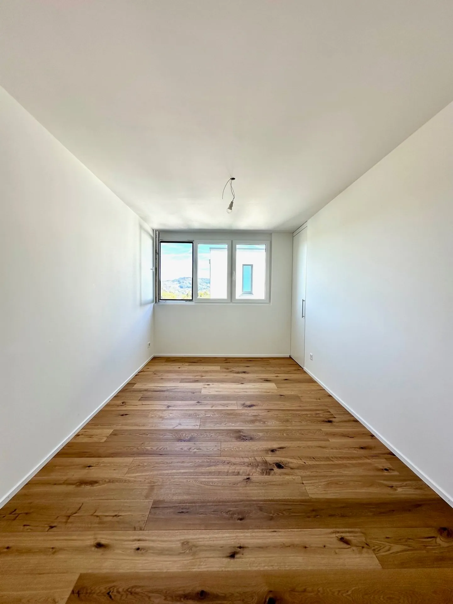 Modern family house with a separate apartment in a quiet location with a view - Photo 11 of 20