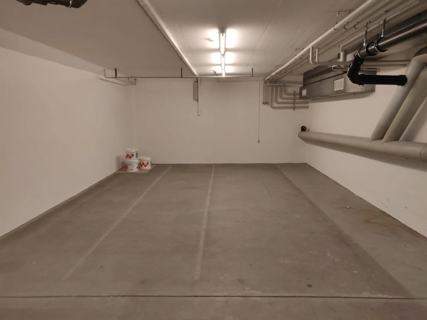 Salle de stockage avec rampe d'accès à louer - Photo 2 sur 12