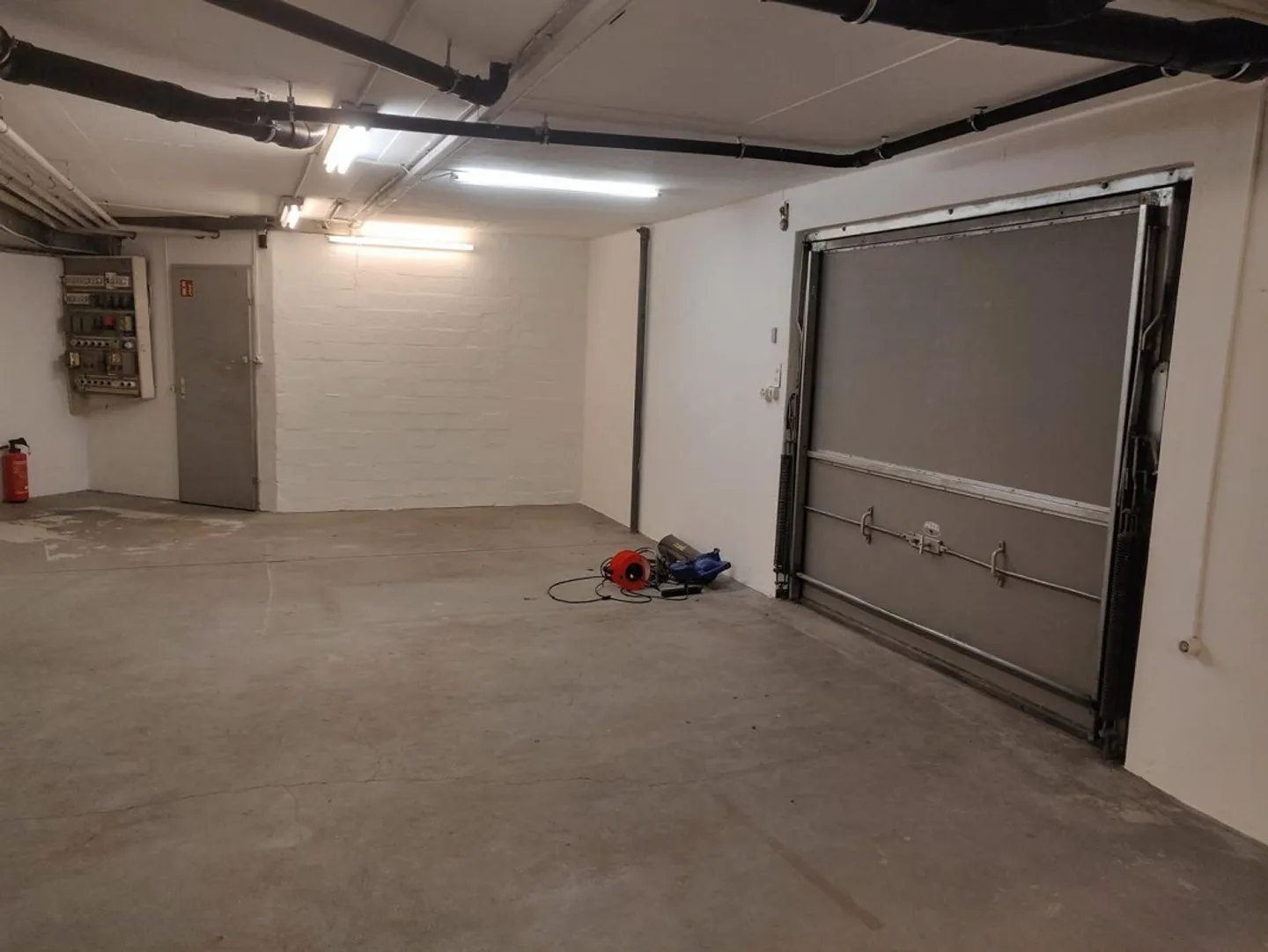 Salle de stockage avec rampe d'accès à louer - Photo 3 sur 12