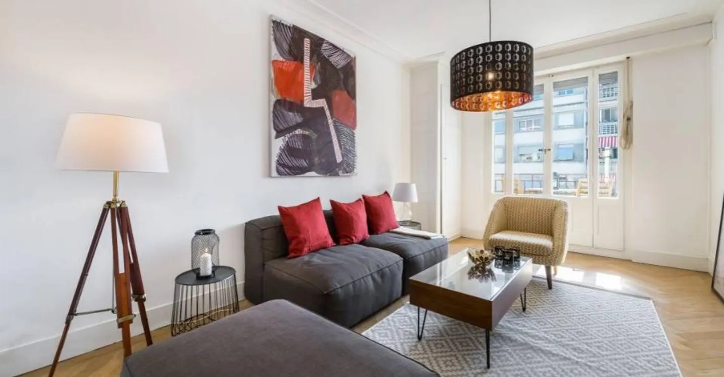 Incantevole appartamento con una camera da letto e balcone nel vivace Charmilles, Ginevra - Foto 1 di 7