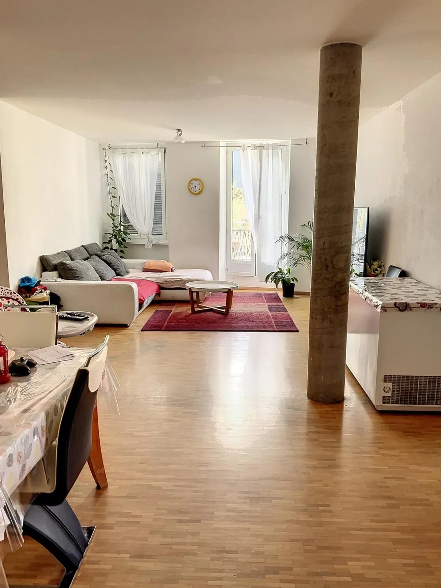 SULLA COMUNE DI MARTIGNY - EDIFICIO RESIDENZIALE E COMMERCIALE - Foto 4 di 10
