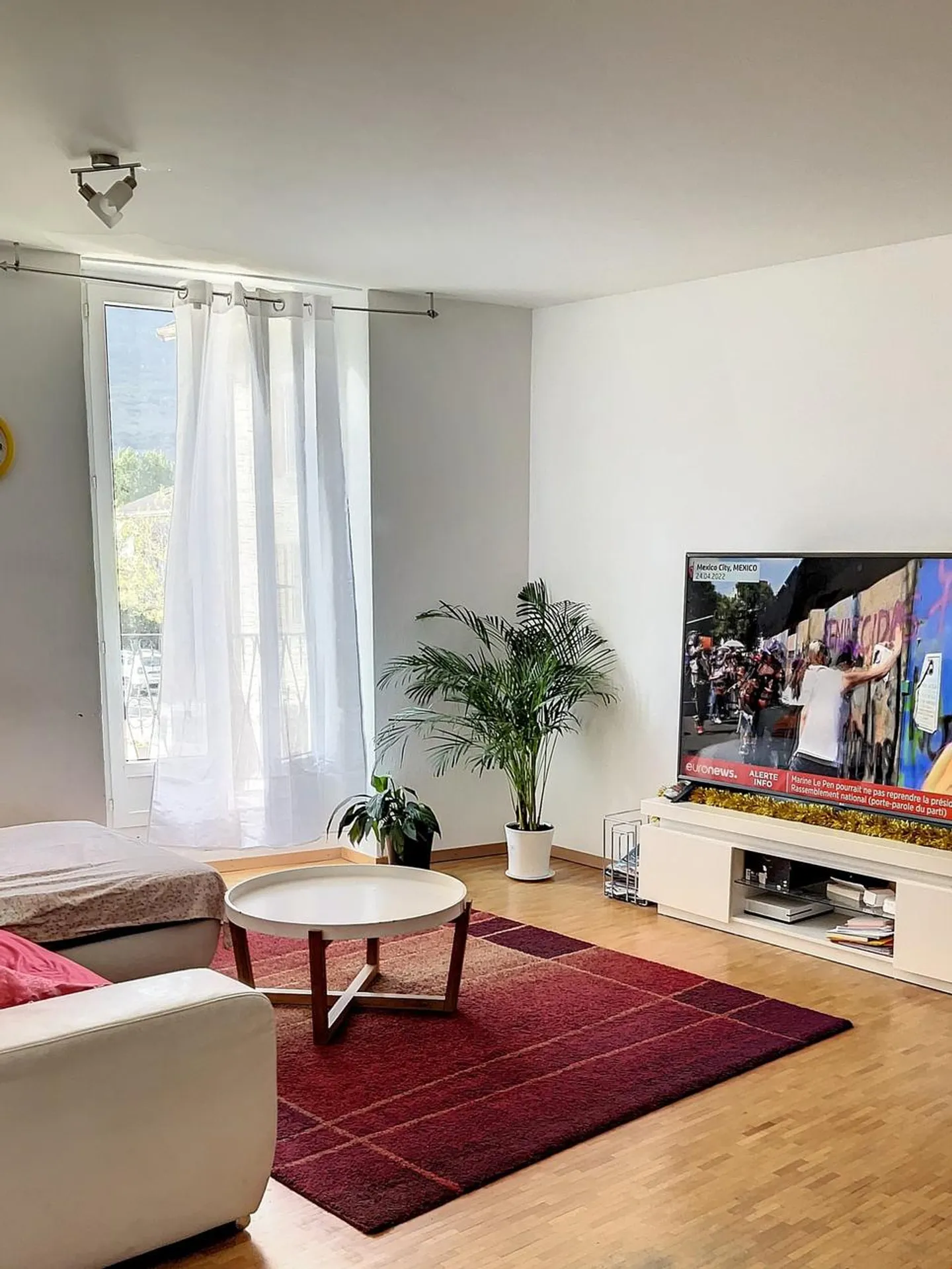 SULLA COMUNE DI MARTIGNY - EDIFICIO RESIDENZIALE E COMMERCIALE - Foto 5 di 10