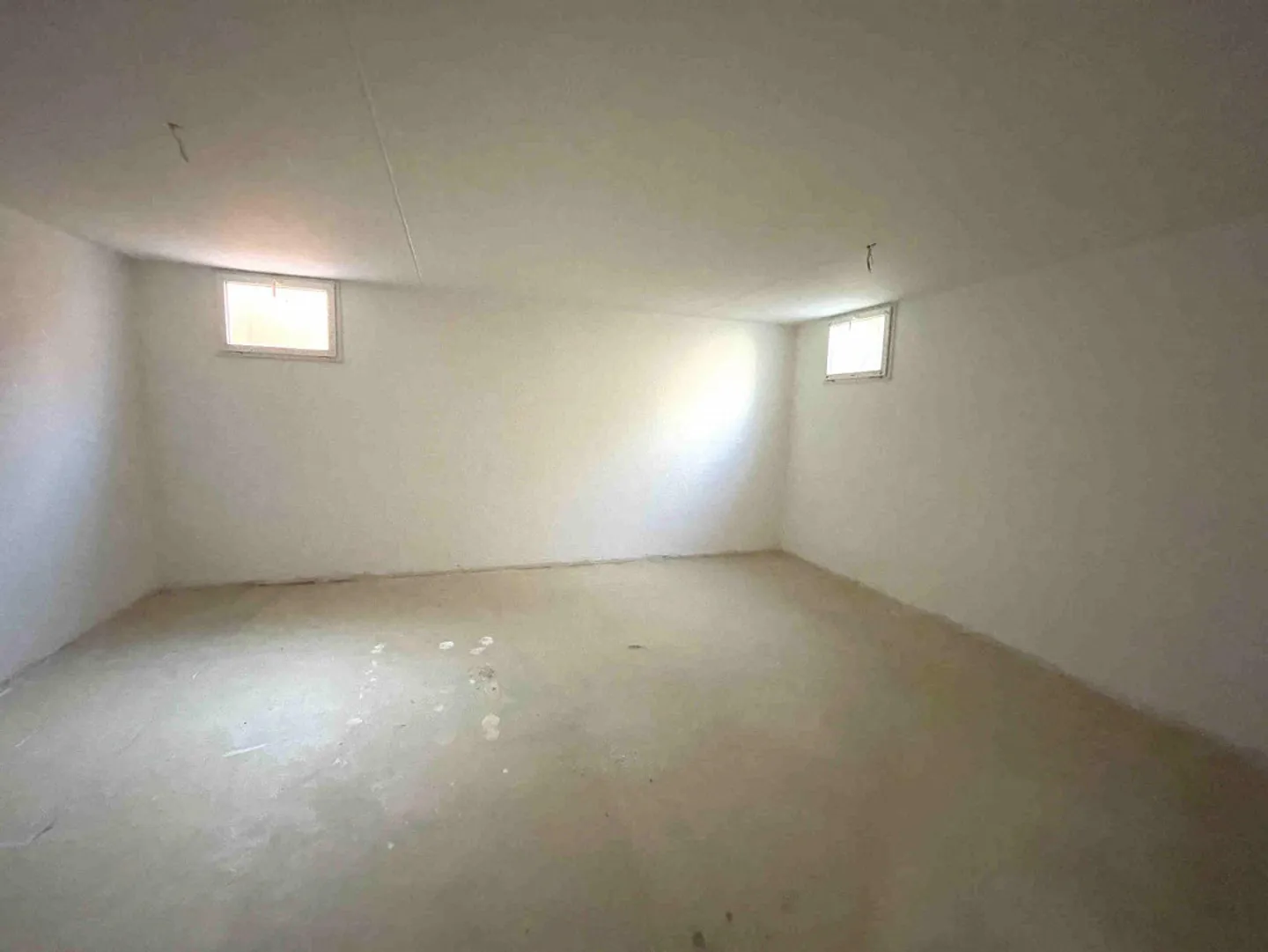 Completely renovated house with beautiful flat garden - Photo 11 of 16