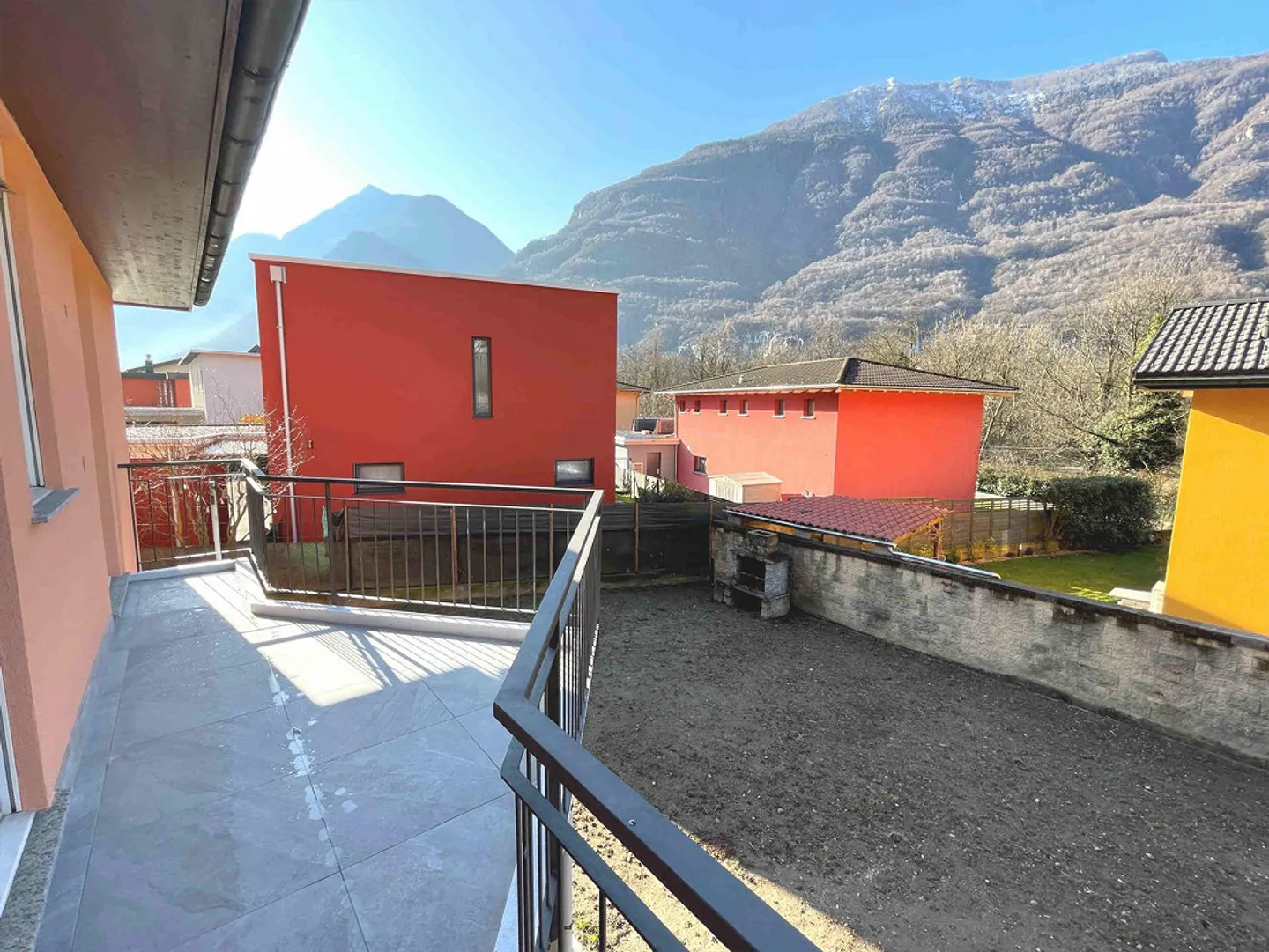 Completely renovated house with beautiful flat garden - Photo 13 of 16