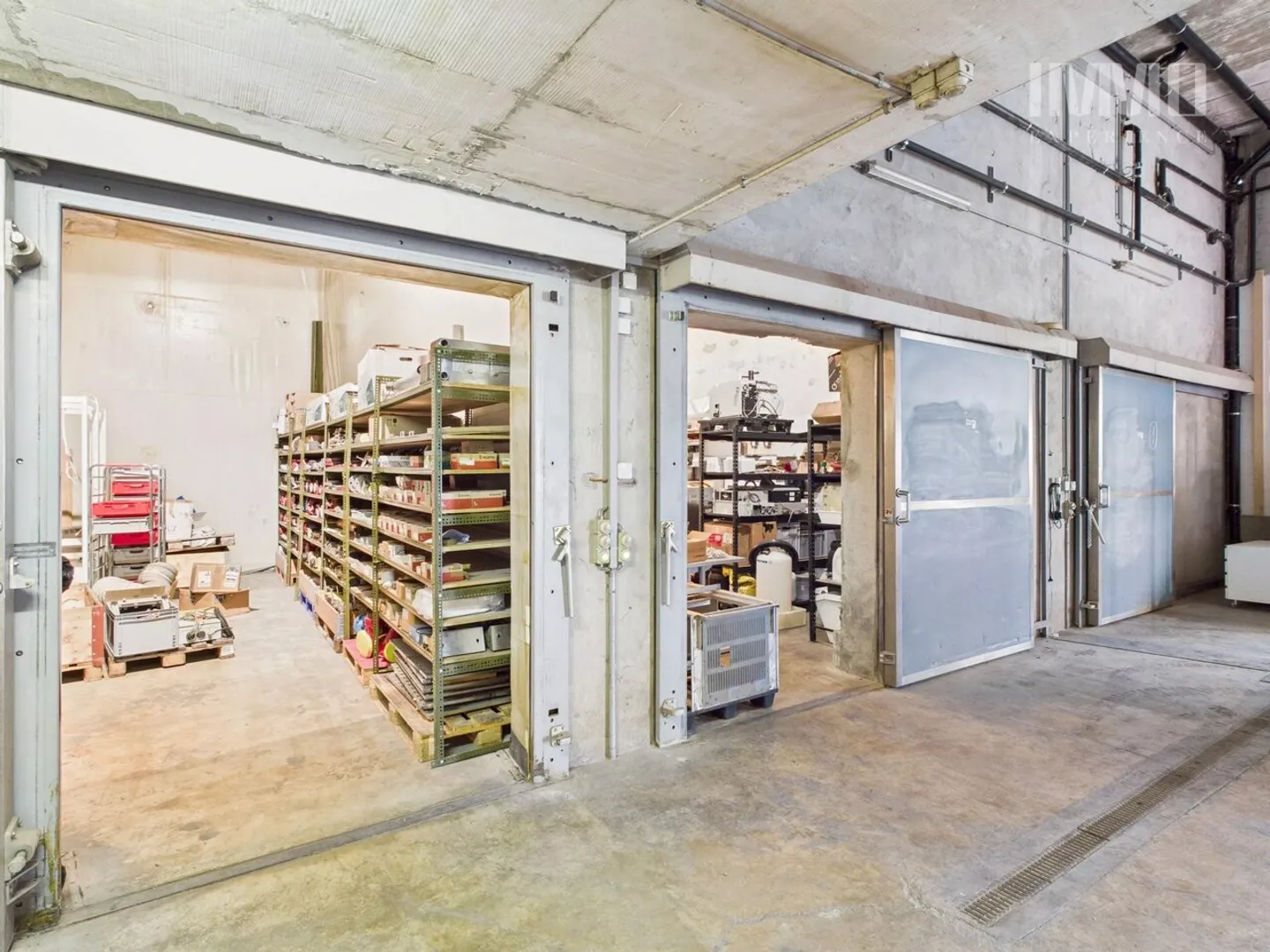 Magazzino con camere frigorifere e due studi - Foto 7 di 13