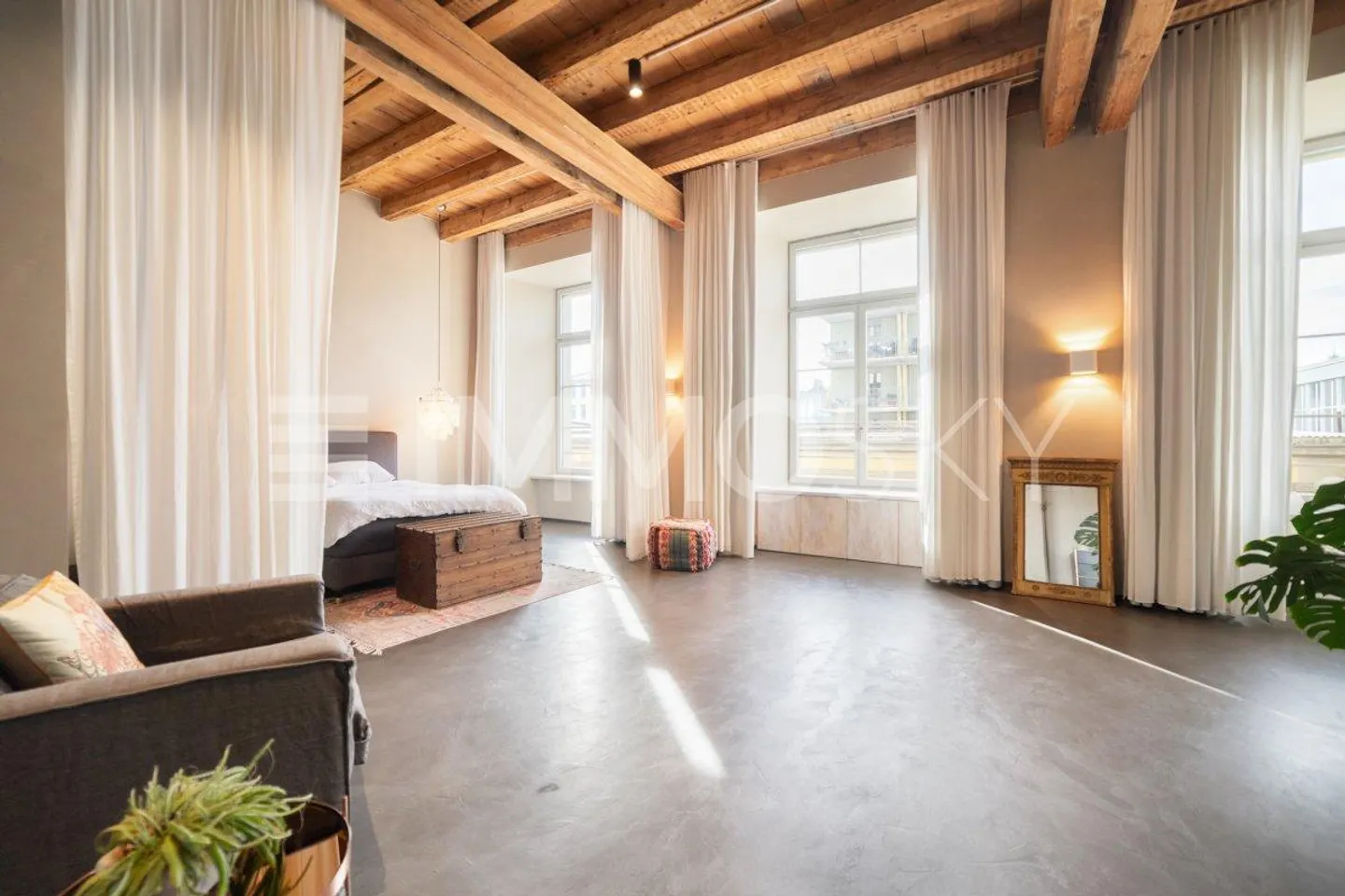 Sensation de vie aérée - beaucoup d'espace, de lumière et une hauteur impressionnante - Photo 3 sur 5