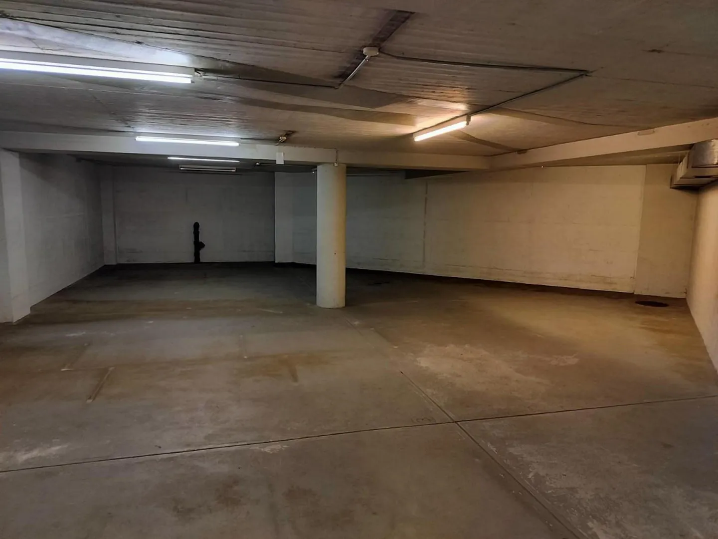 Salle de stockage avec rampe d'accès à louer - Photo 9 sur 12