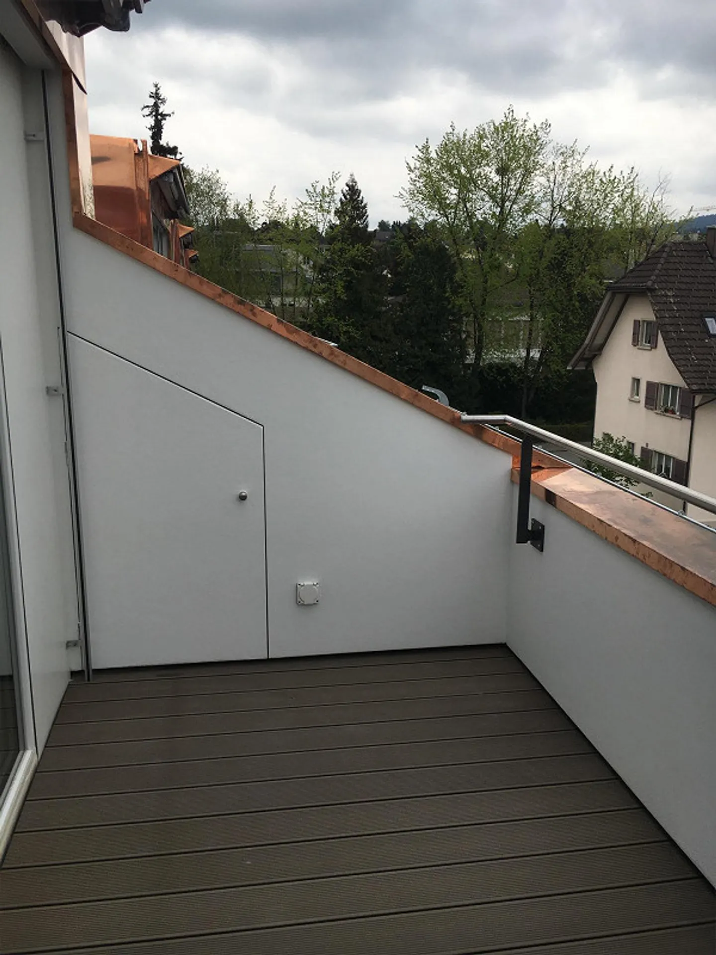 Helle 2-Zimmerdachwohnung mit wunderschöner Weitsicht - Foto 2 von 19