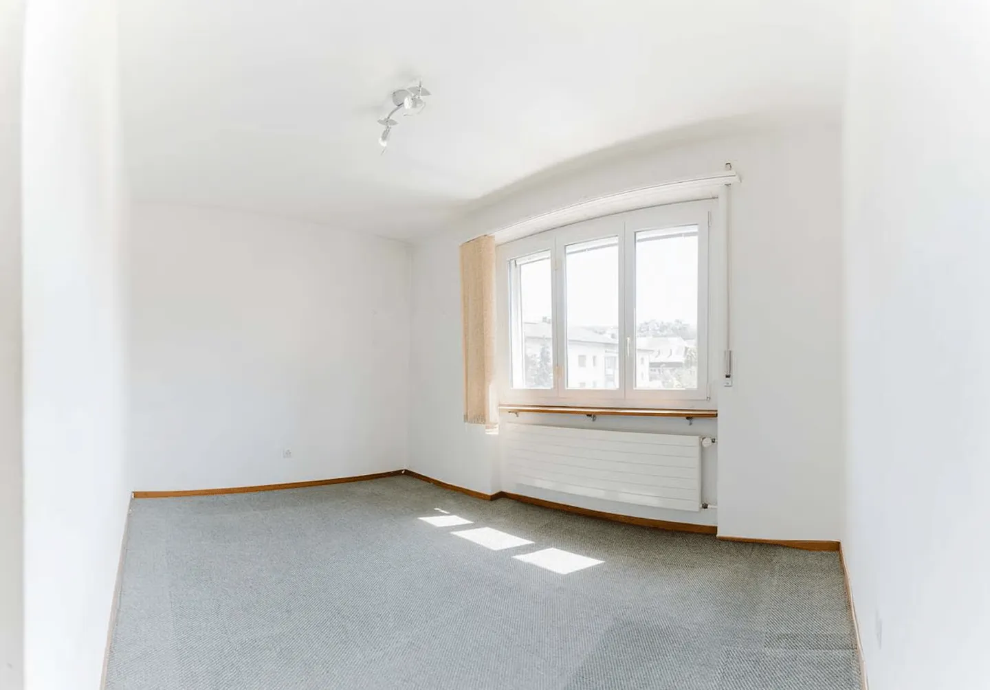 Luminoso appartamento di 3,5 locali con balcone e bella vista a Port - Foto 10 di 15