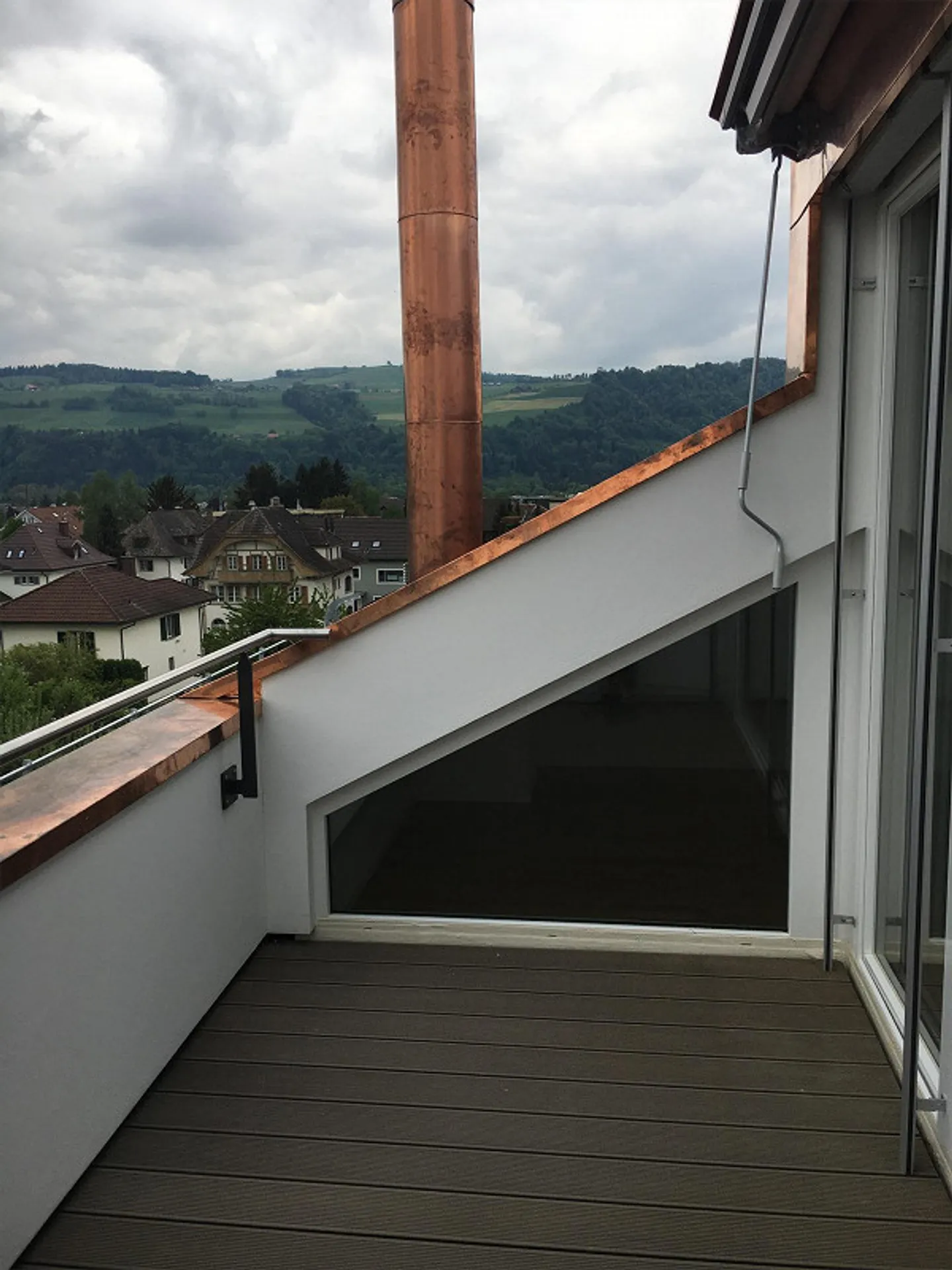 Helle 2-Zimmerdachwohnung mit wunderschöner Weitsicht - Foto 3 von 19