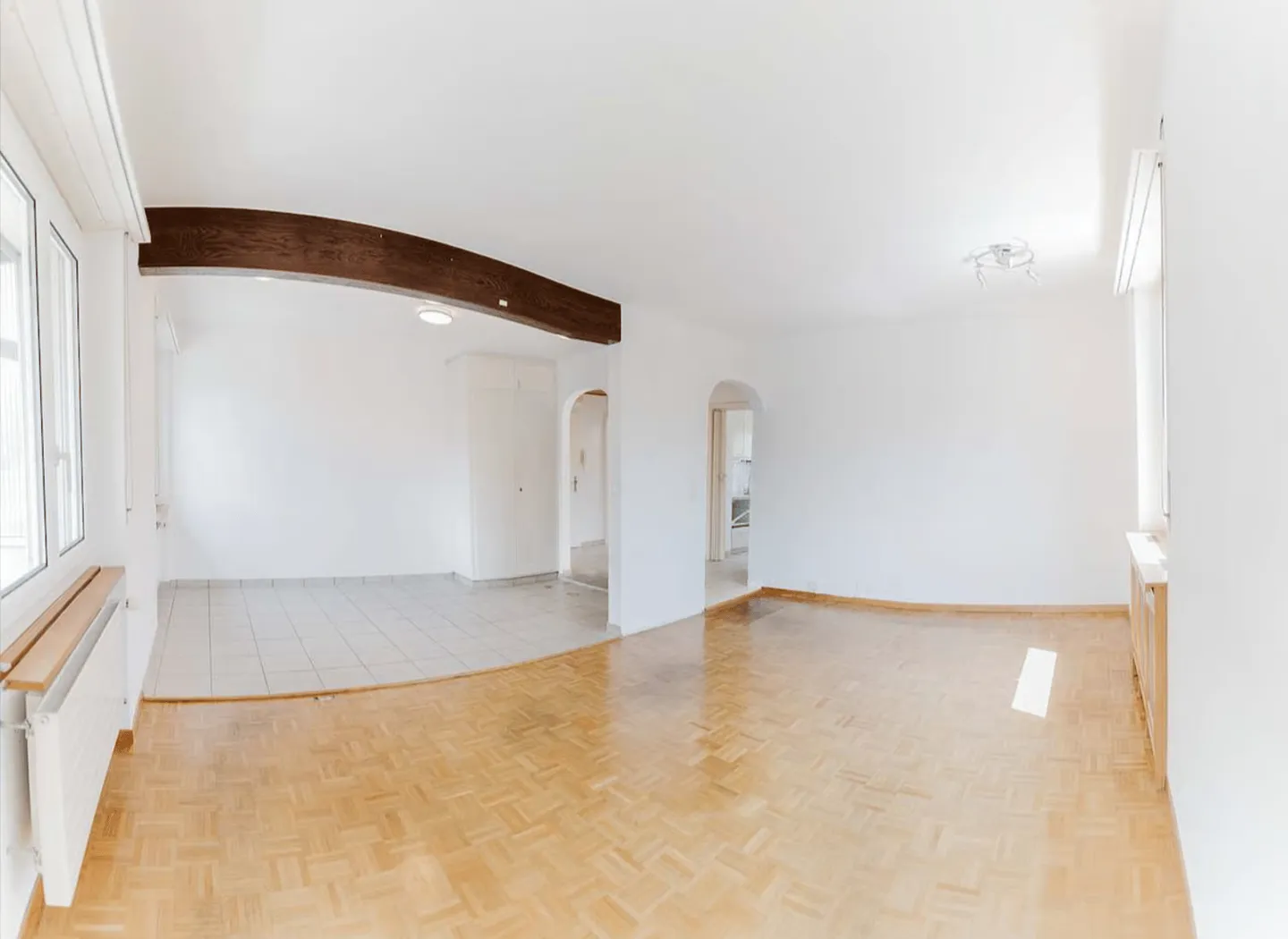 Luminoso appartamento di 3,5 locali con balcone e bella vista a Port - Foto 6 di 15