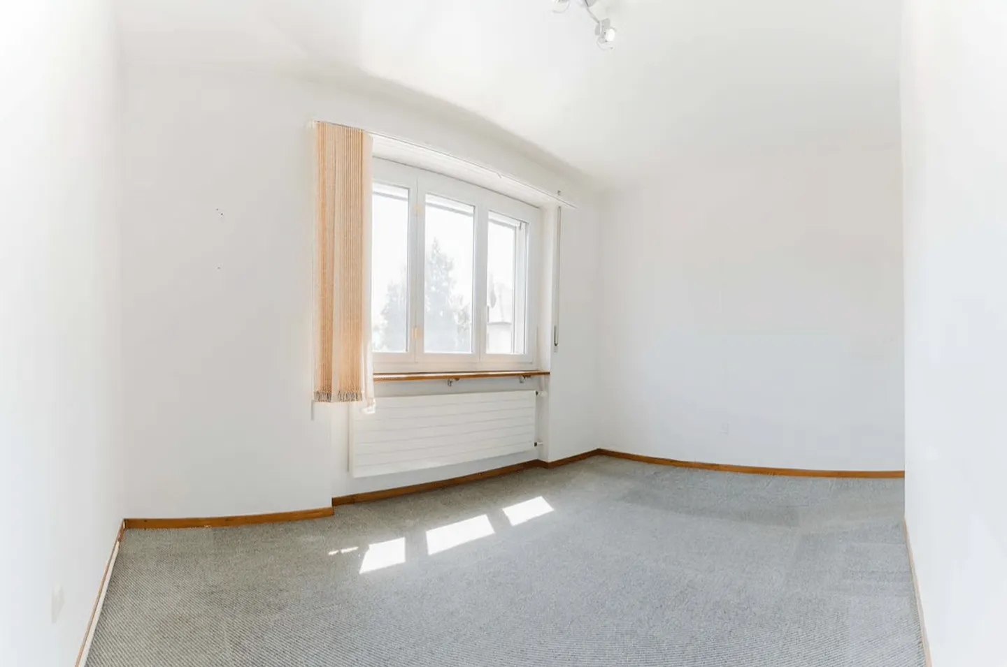 Luminoso appartamento di 3,5 locali con balcone e bella vista a Port - Foto 9 di 15