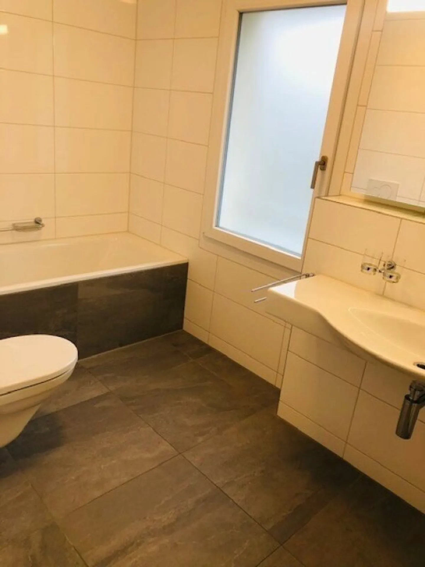 Appartement de 4.5 pièces de 156m2 avec galerie, comme neuf et spacieux - Photo 16 sur 21