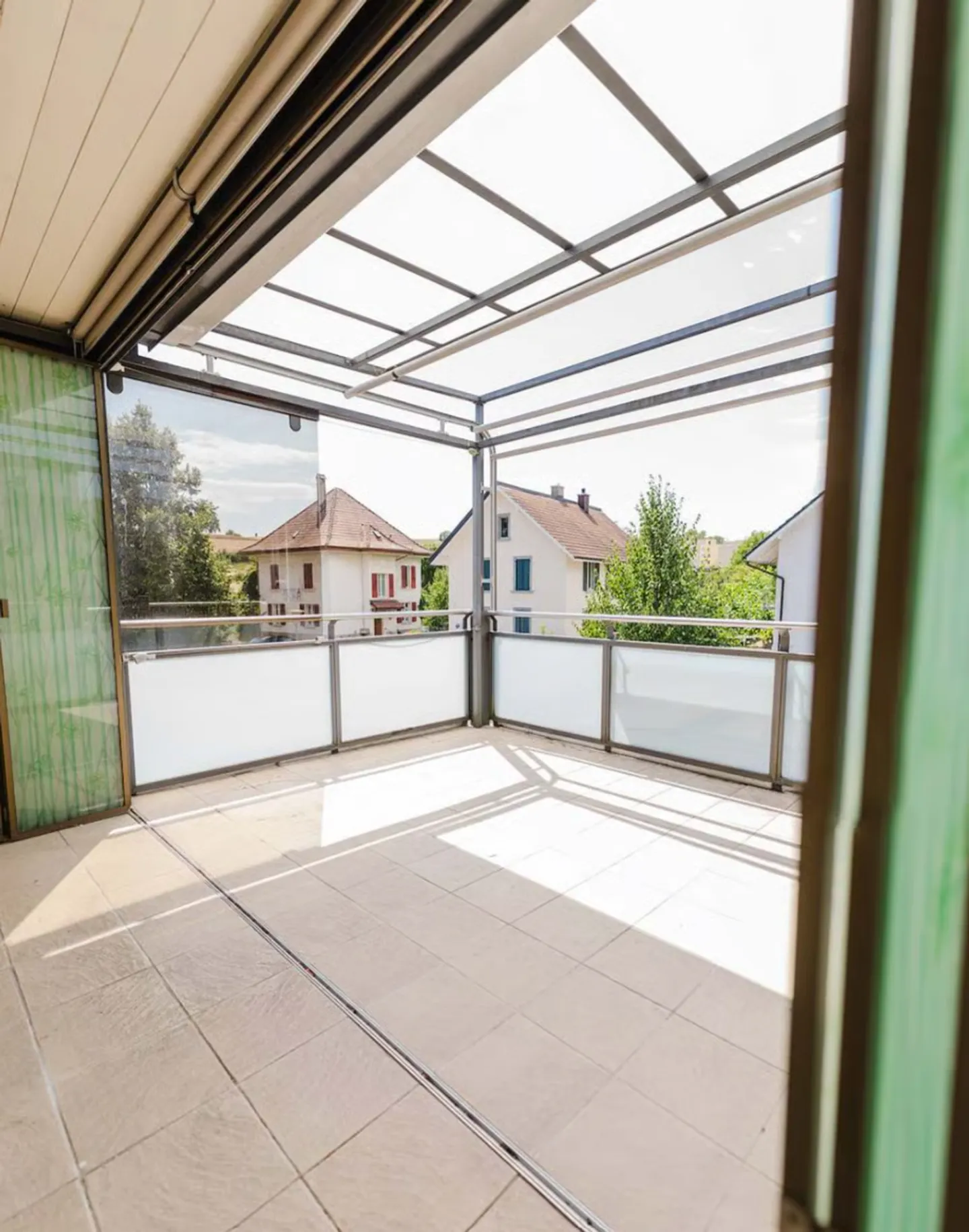 Luminoso appartamento di 3,5 locali con balcone e bella vista a Port - Foto 13 di 15