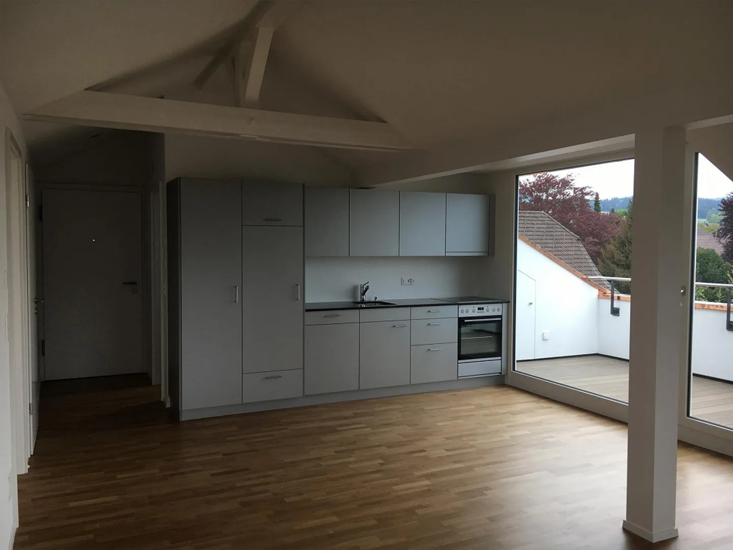 Helle 2-Zimmerdachwohnung mit wunderschöner Weitsicht - Foto 5 von 19