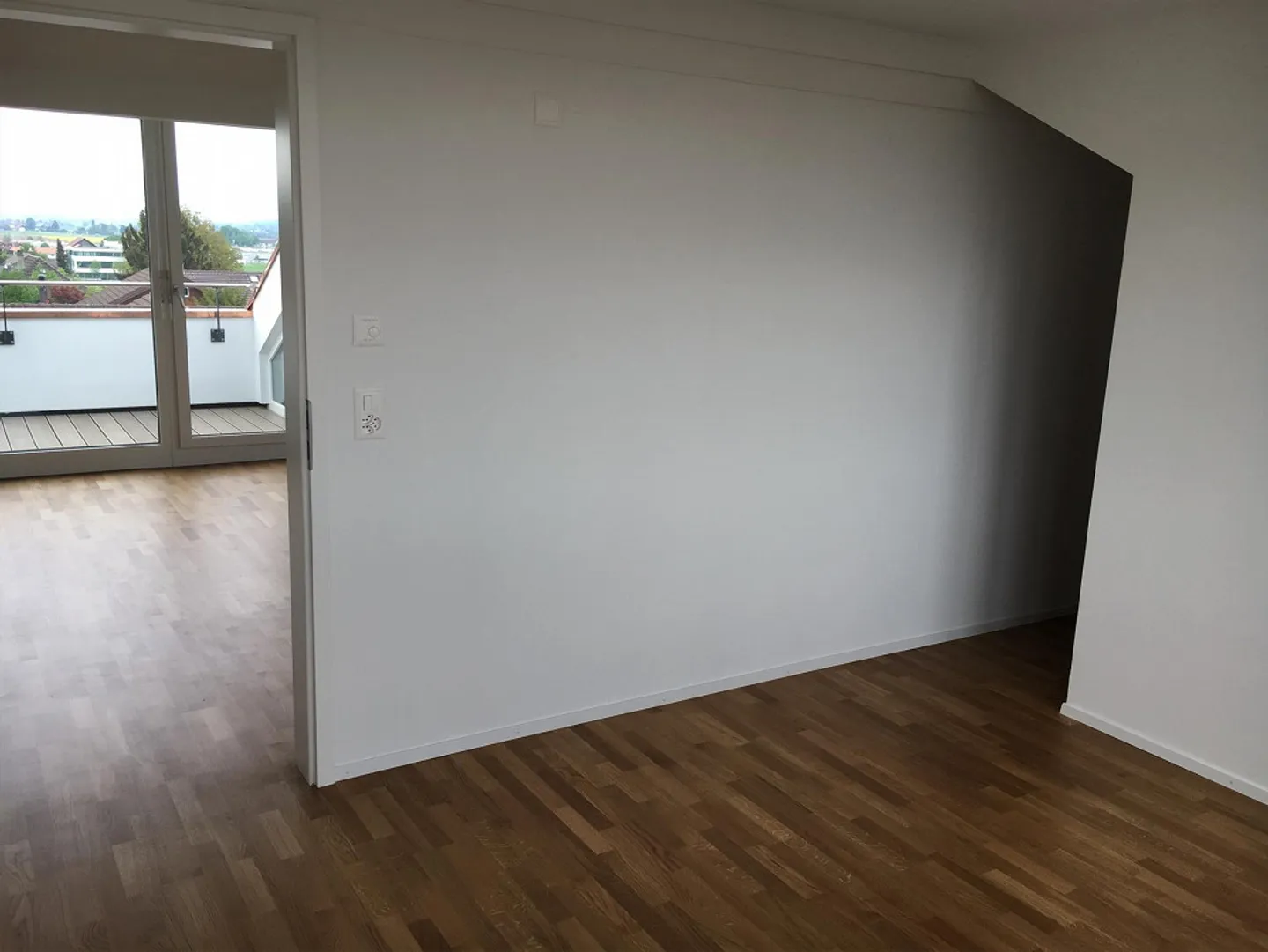 Helle 2-Zimmerdachwohnung mit wunderschöner Weitsicht - Foto 9 von 19