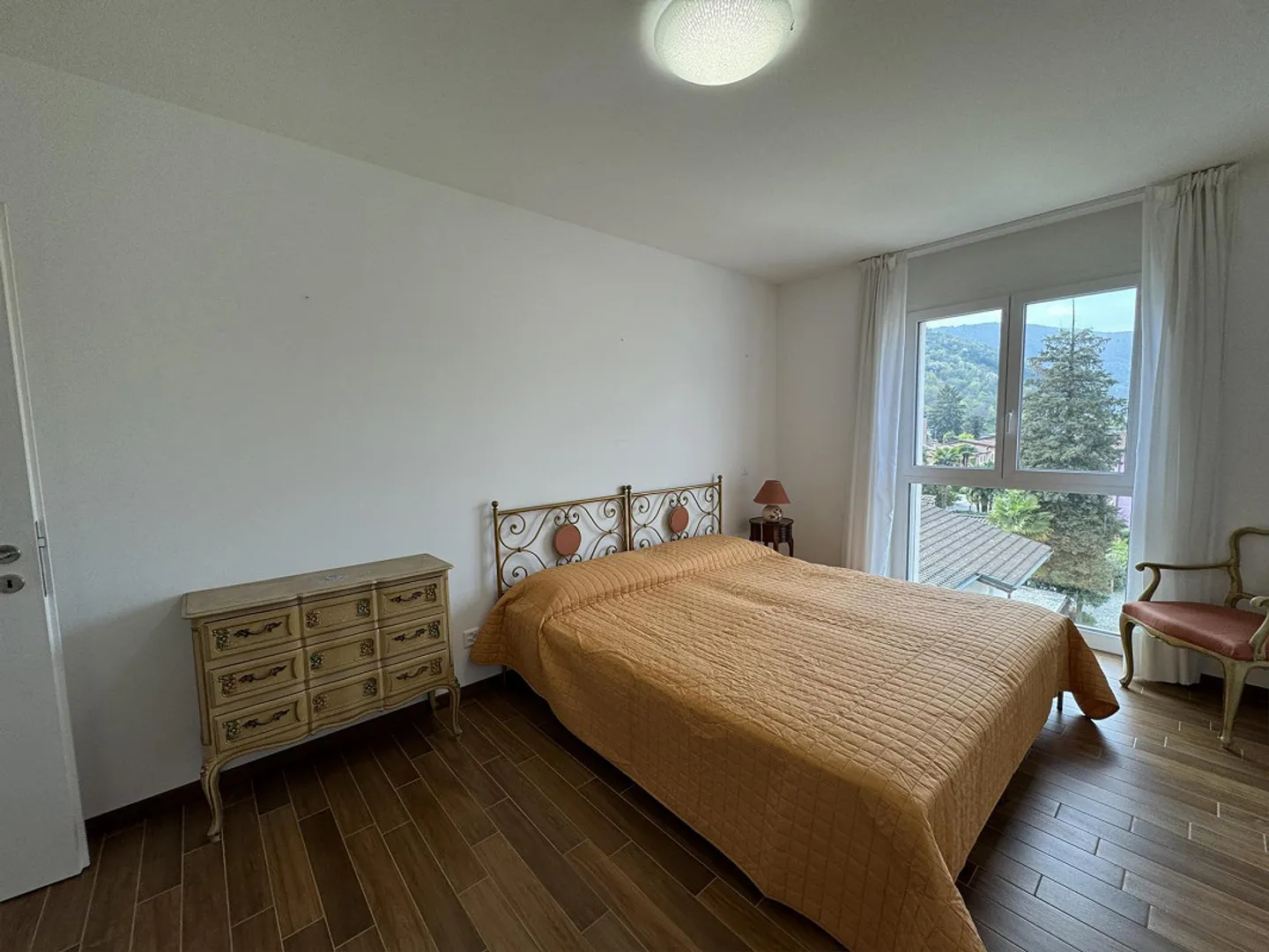 Caslano – Top floor with view and double terraces, a stone's throw from the lake - Photo 10 of 28