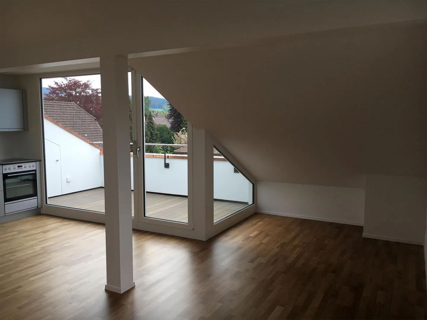 Helle 2-Zimmerdachwohnung mit wunderschöner Weitsicht - Foto 4 von 19