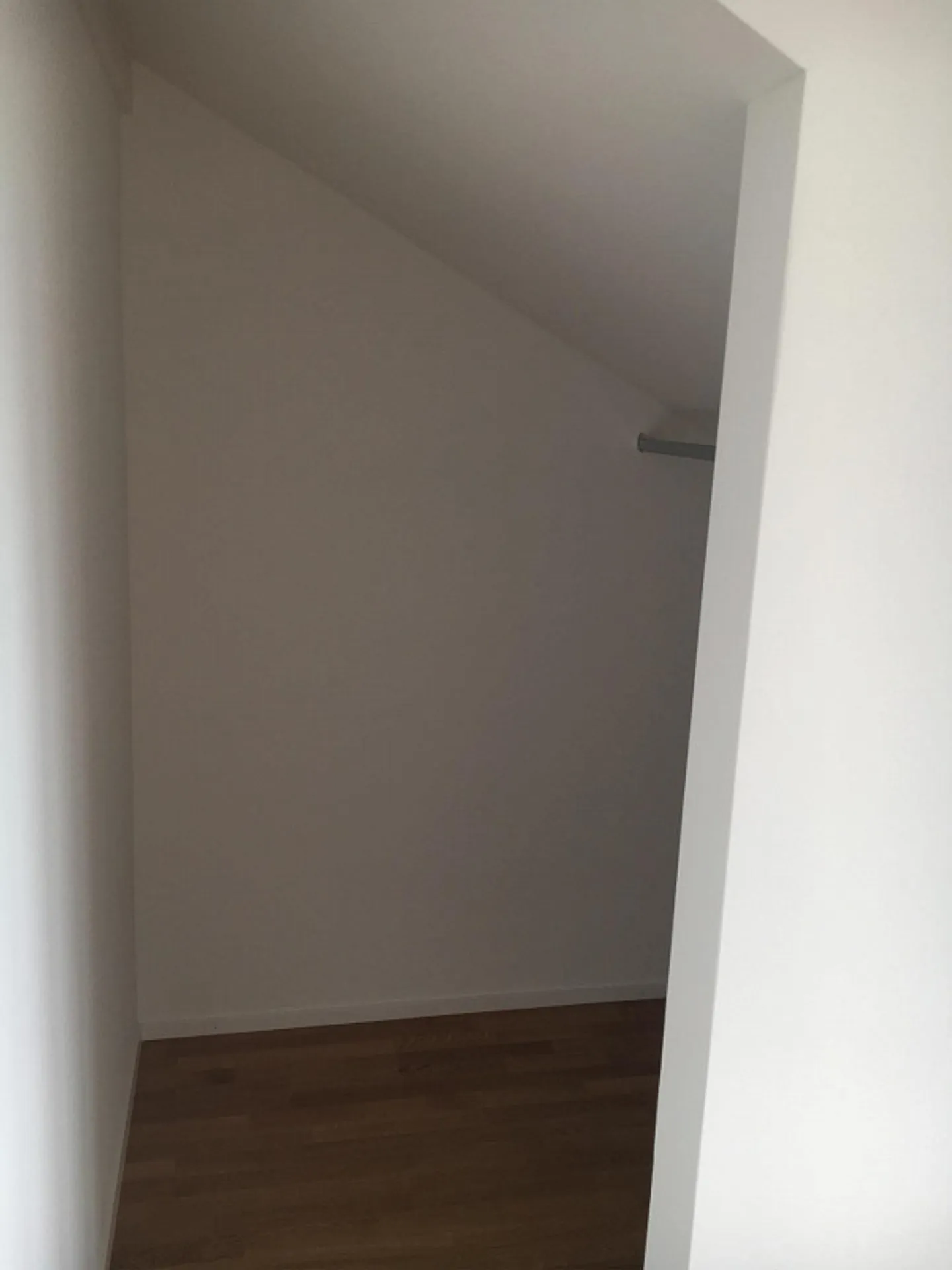 Helle 2-Zimmerdachwohnung mit wunderschöner Weitsicht - Foto 10 von 19