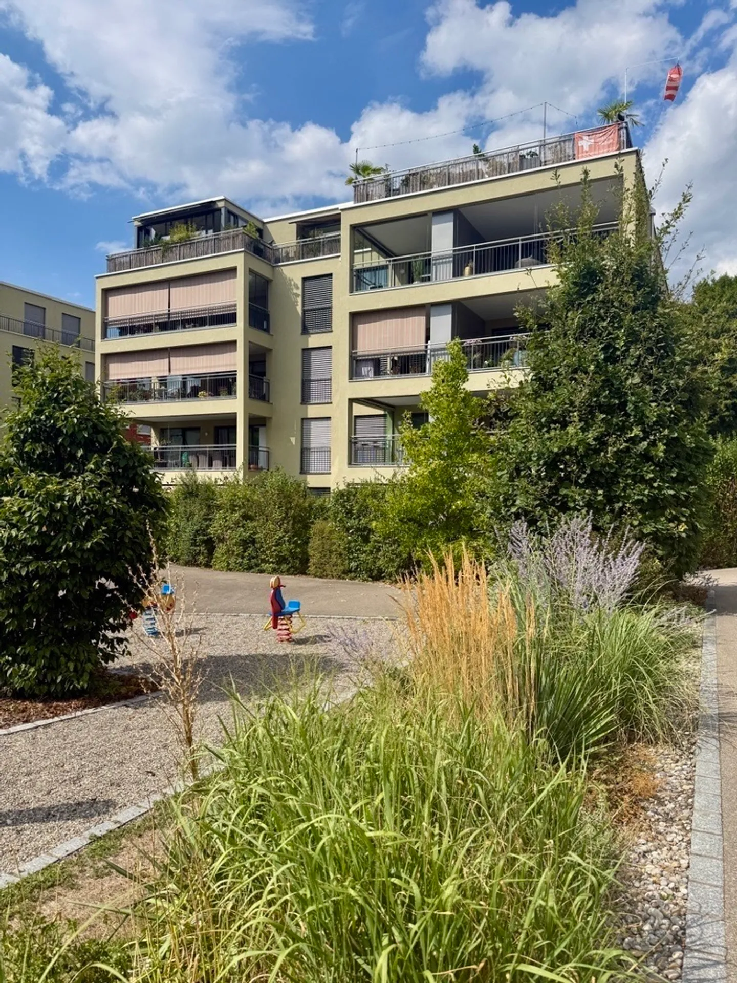 Appartamento moderno con balcone - Foto 7 di 8