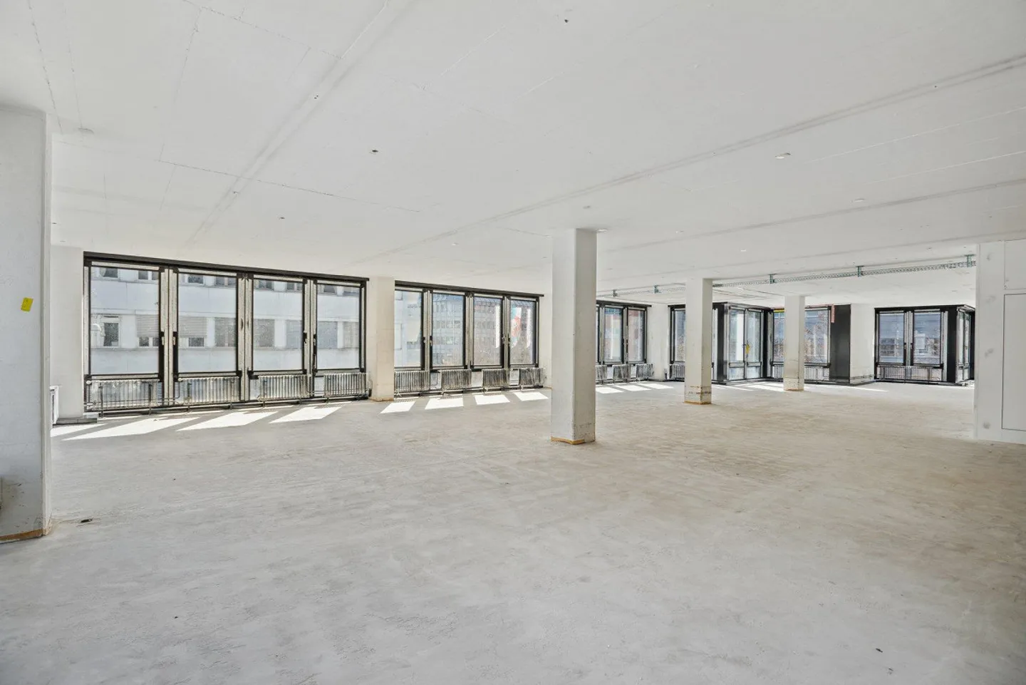 TOP Office Spaces: 6 Months Rent-Free: Grab it Now! - Photo 2 of 13