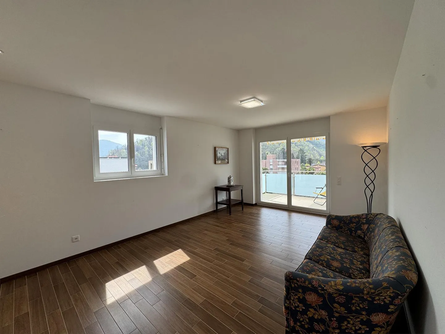 Caslano – Top floor with view and double terraces, a stone's throw from the lake - Photo 17 of 28