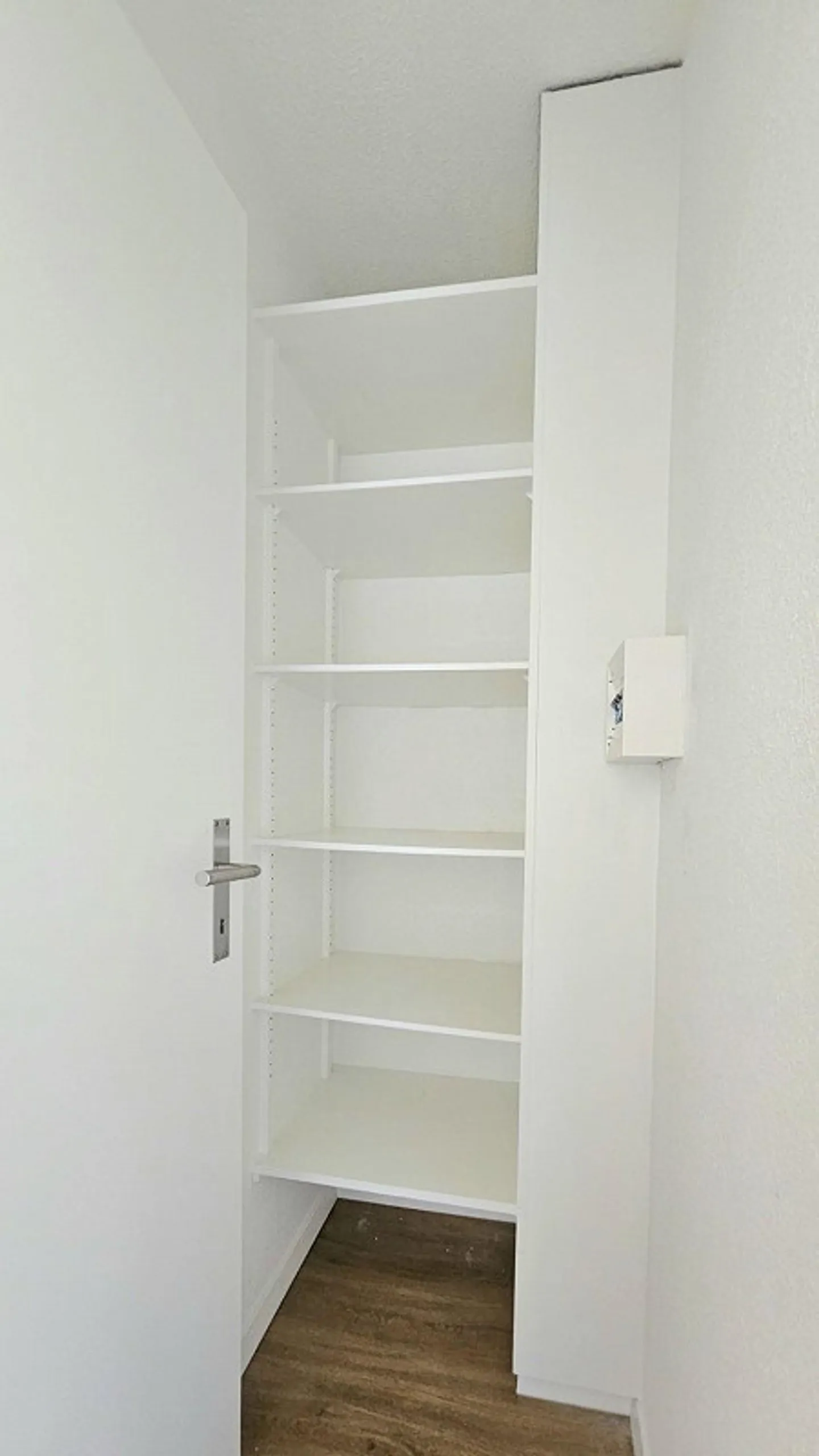 Appartement ensoleillé avec rangement - Photo 12 sur 13