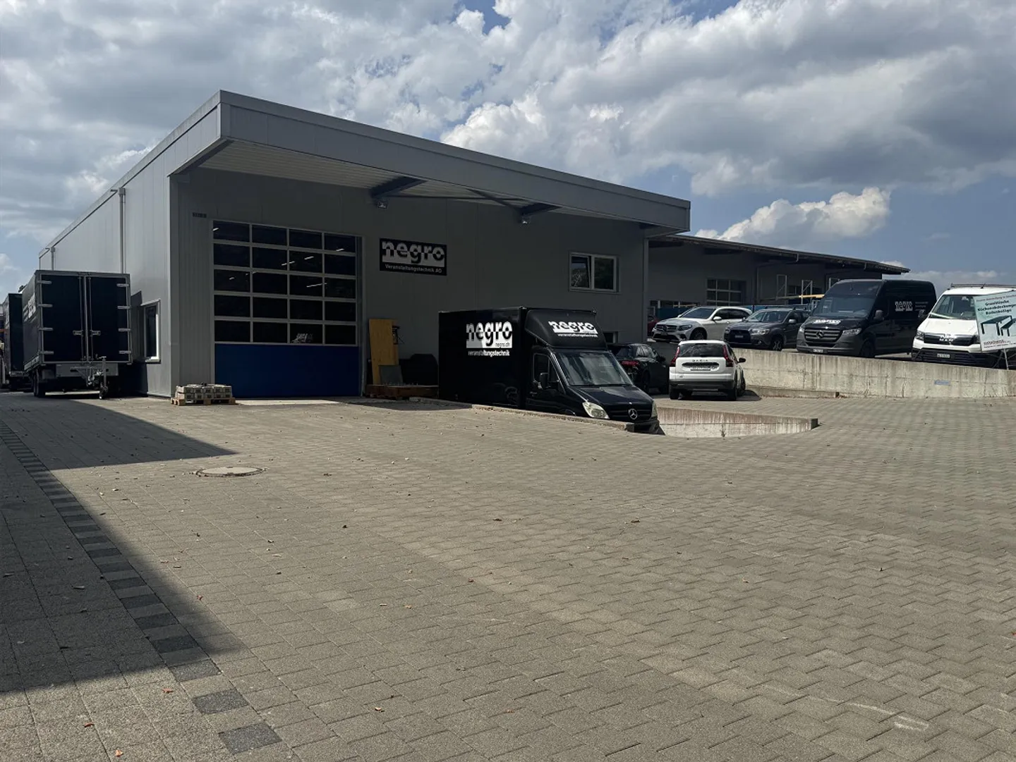 390 m2 di capannone commerciale in affitto in una buona posizione - Foto 1 di 3