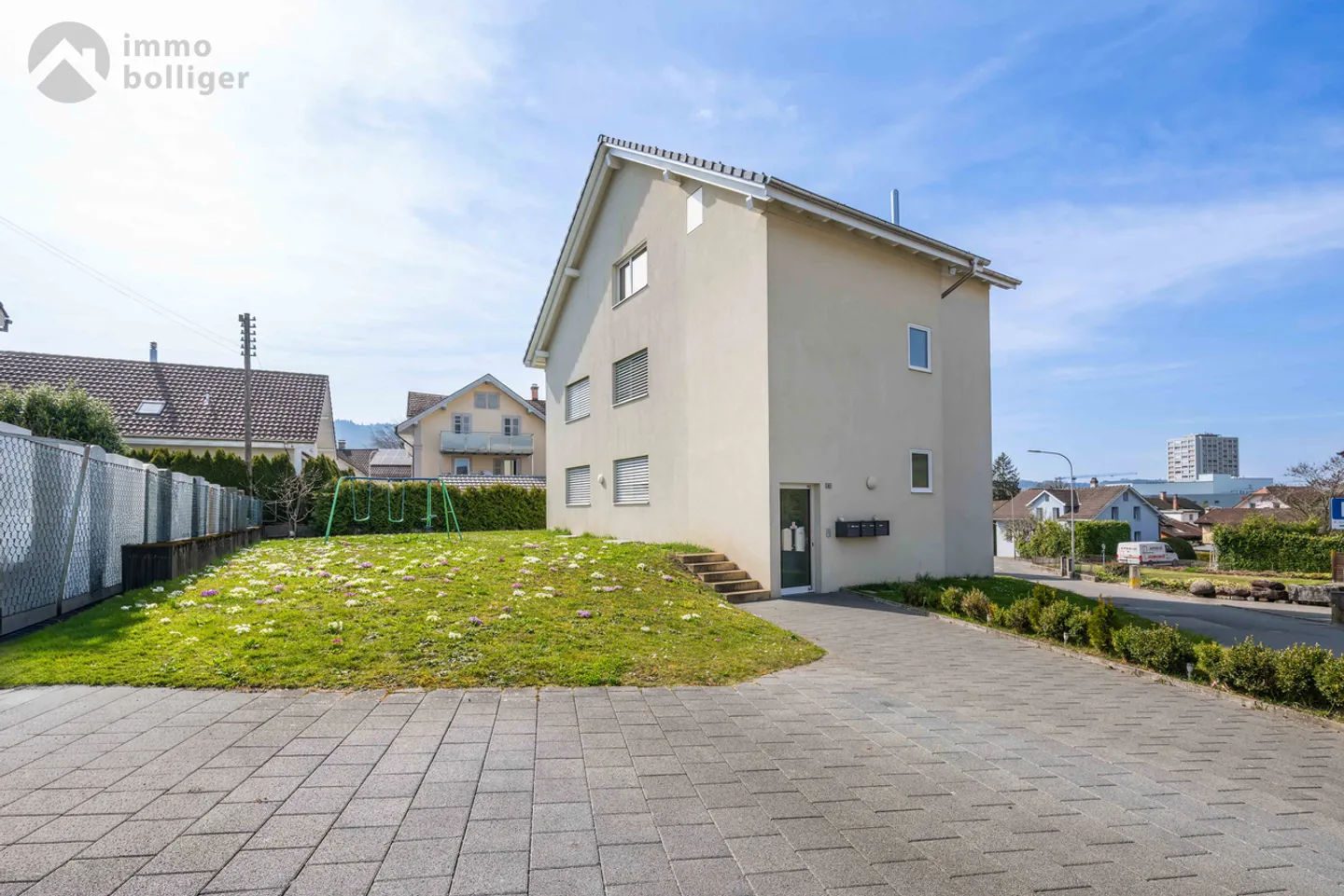 Stylish living above the rooftops – Attic apartment in Reinach - Photo 2 of 13