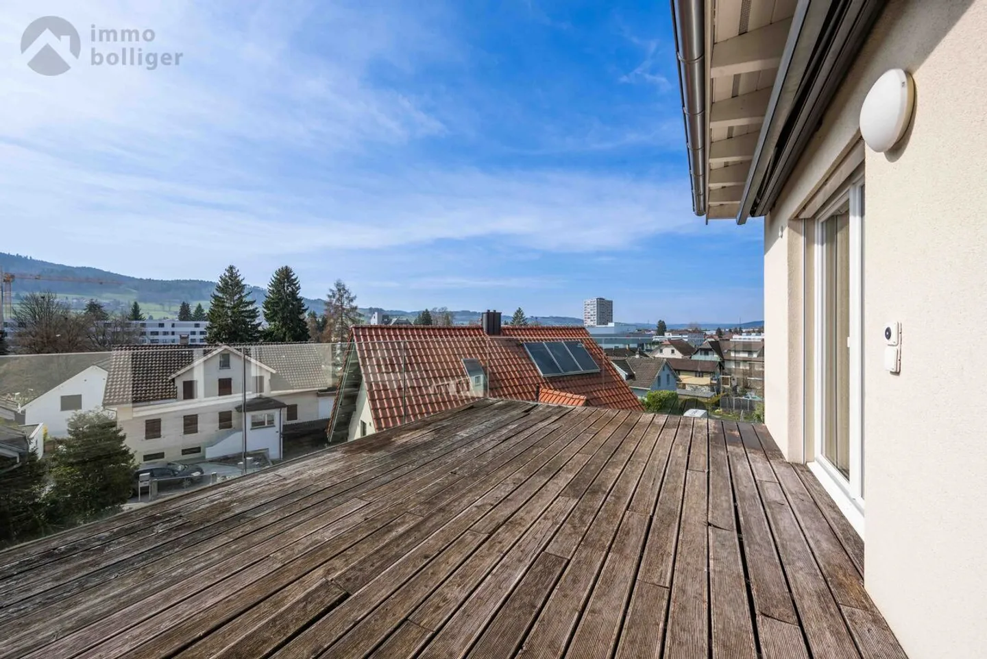Stylish living above the rooftops – Attic apartment in Reinach - Photo 6 of 13