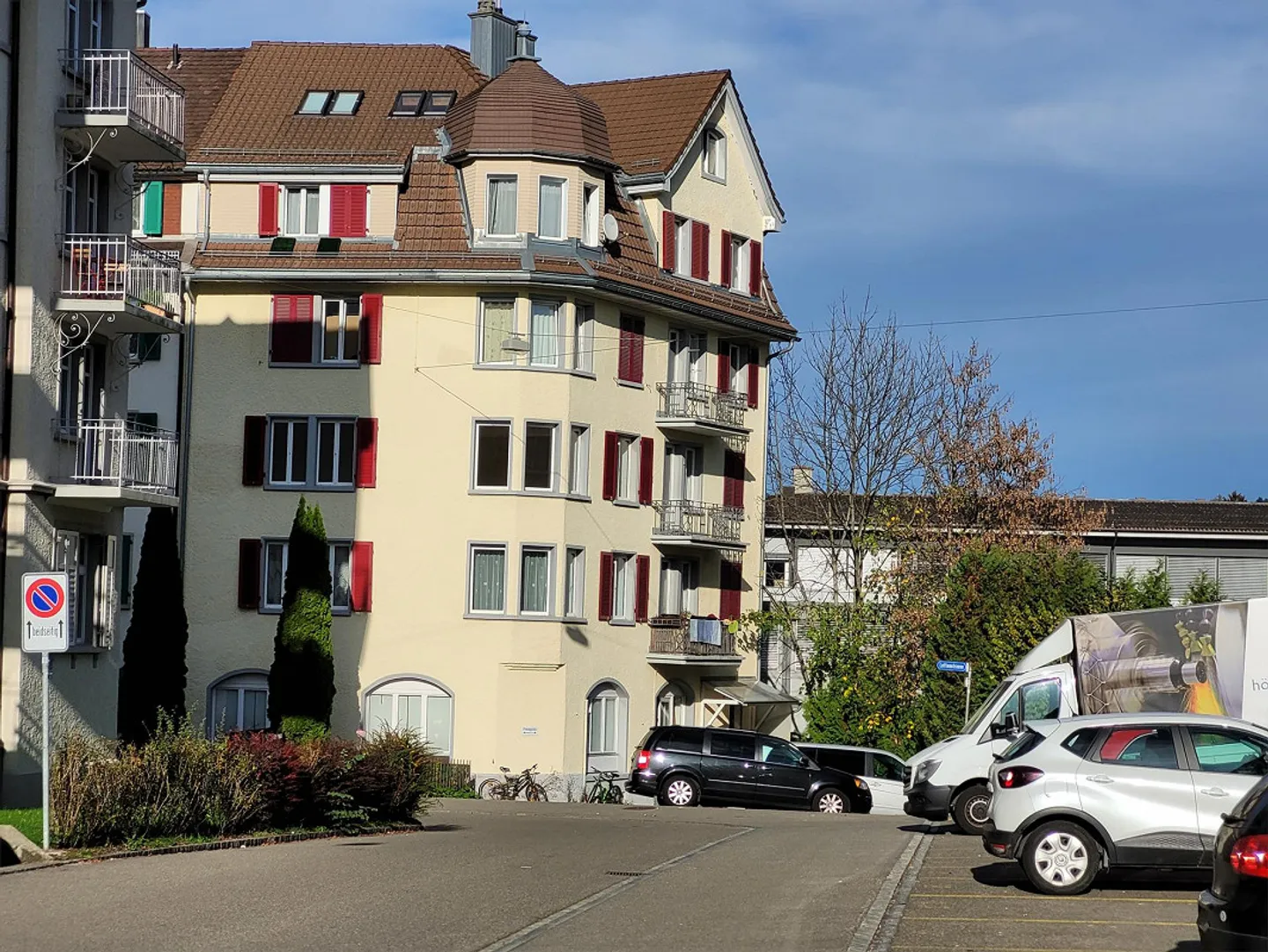 Bright 2.5-room apartment with balcony on the ground floor in St. Gallen - Photo 1 of 11