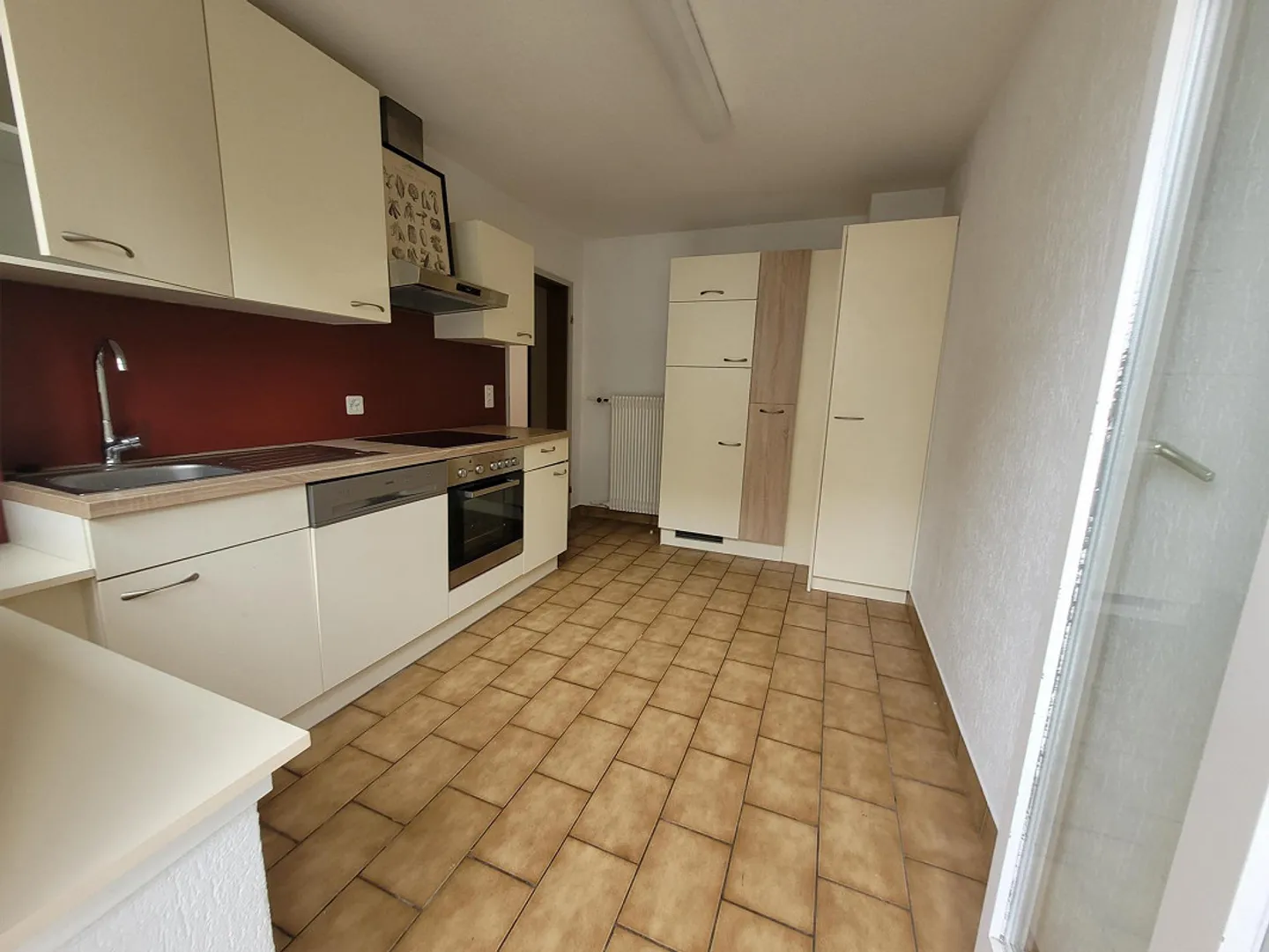 Bright 2.5-room apartment with balcony on the ground floor in St. Gallen - Photo 2 of 11
