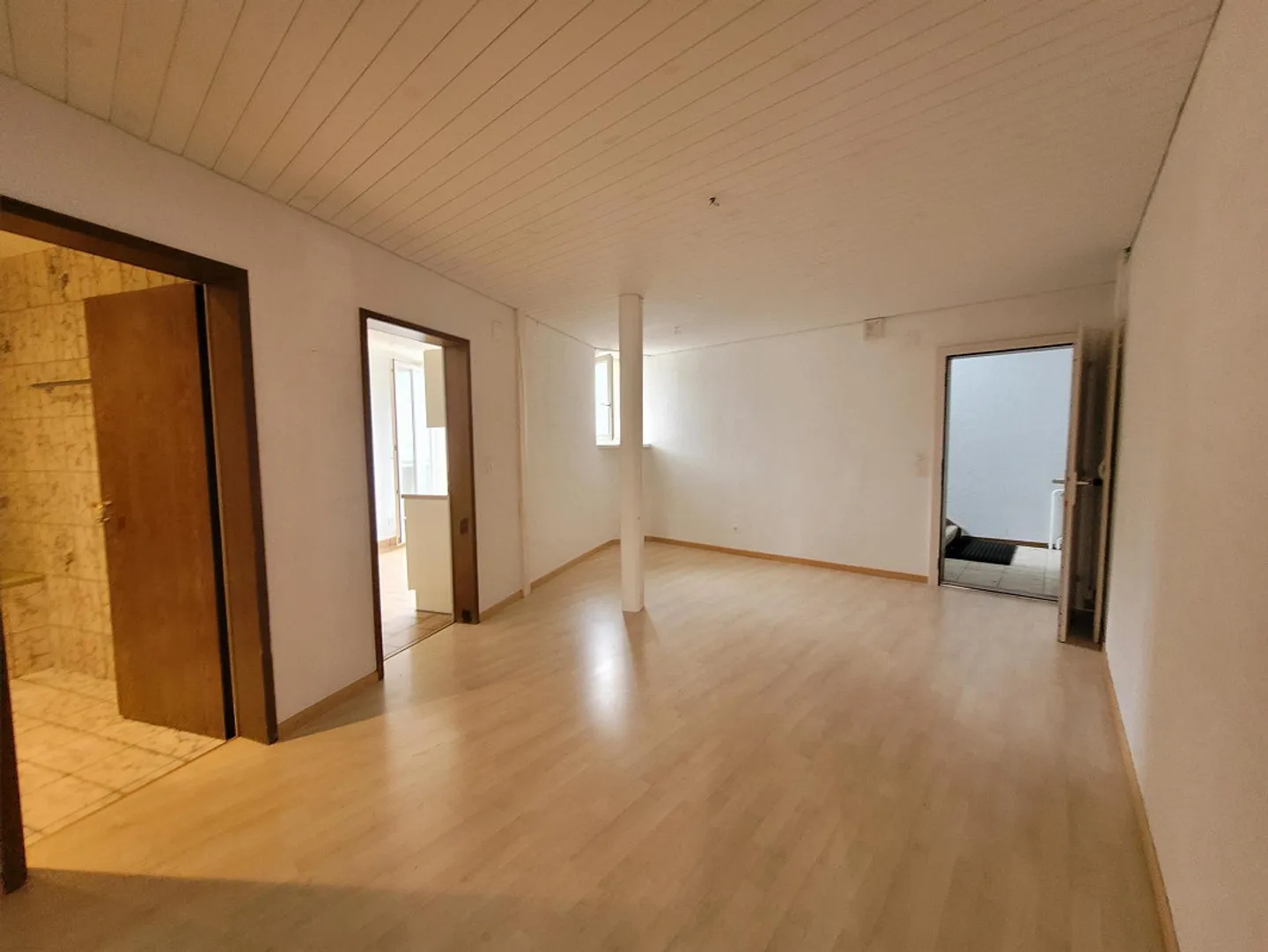Bright 2.5-room apartment with balcony on the ground floor in St. Gallen - Photo 5 of 11