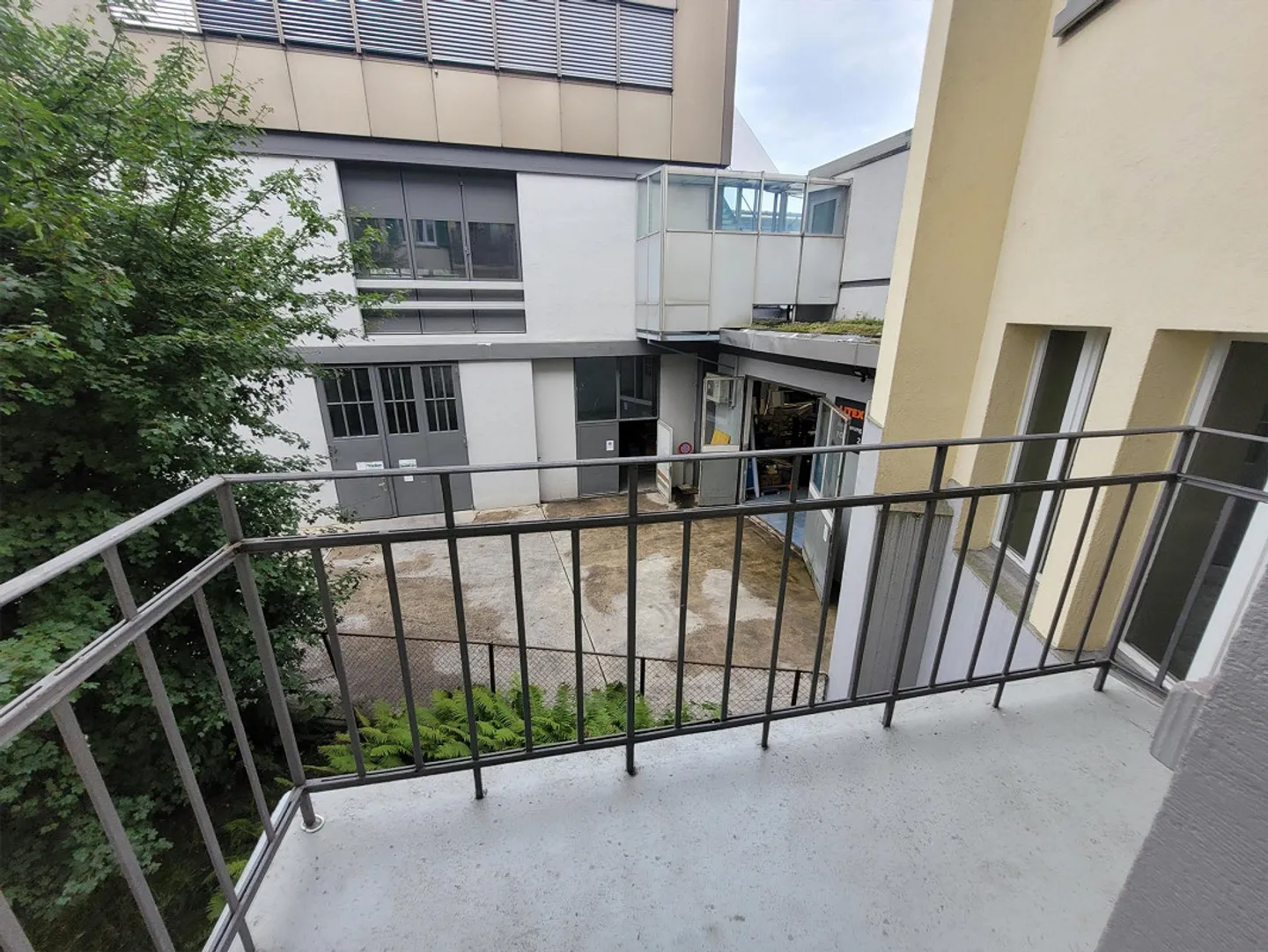 Bright 2.5-room apartment with balcony on the ground floor in St. Gallen - Photo 8 of 11